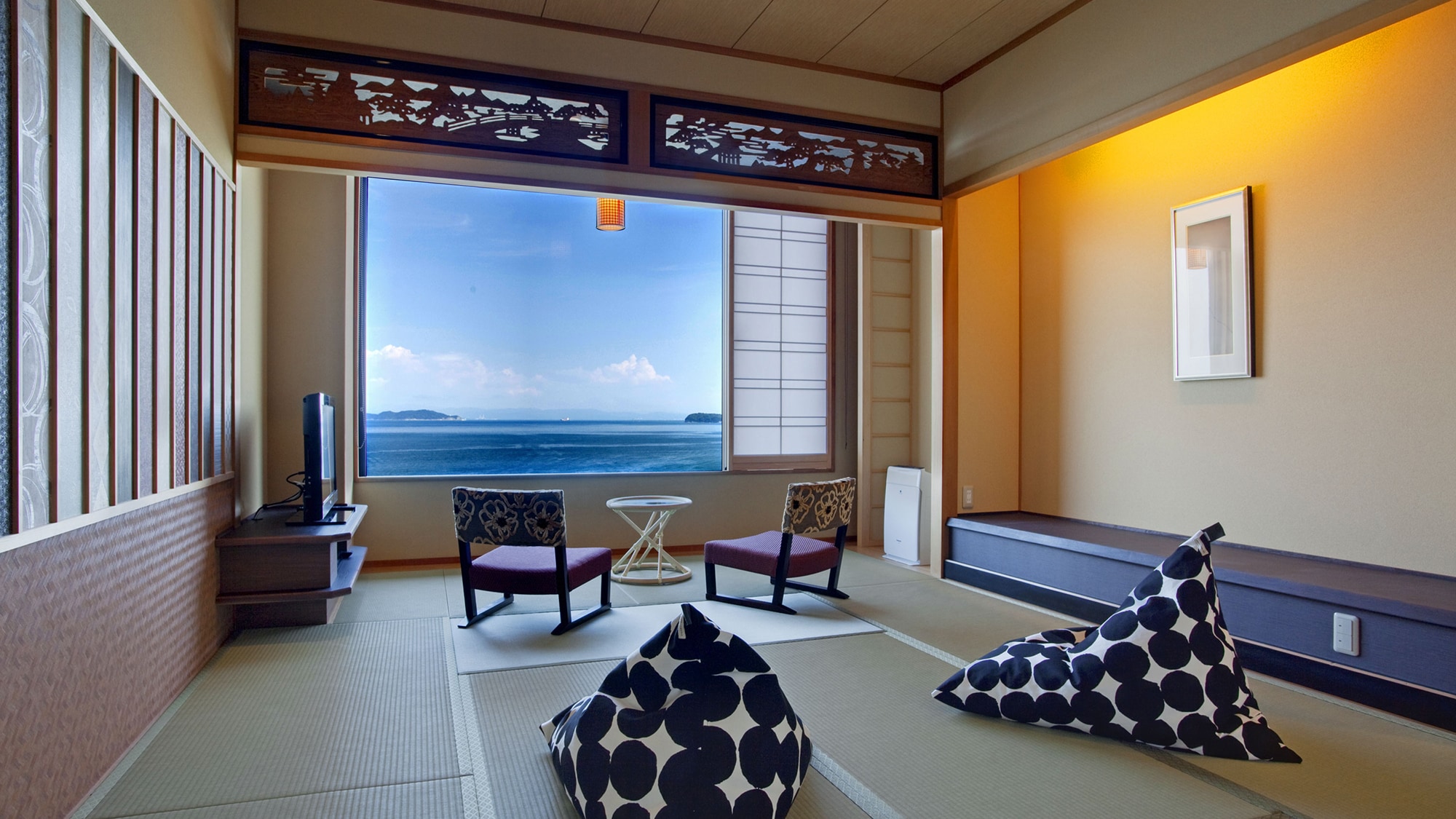 10 Japanese-style rooms with a view of the sea (36 square meters)