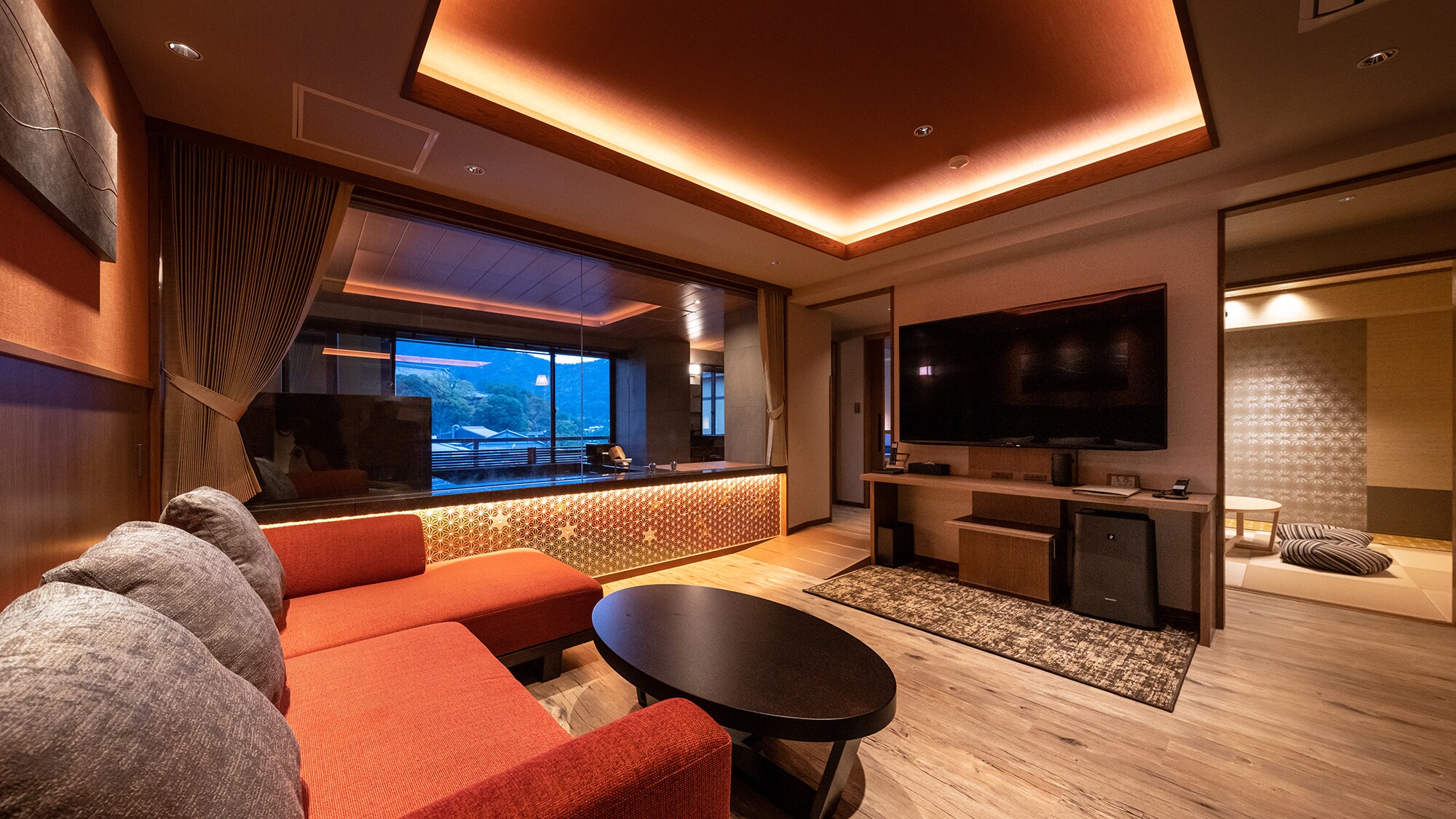 ■Renovated in 2023■Roku [Suite with semi-open-air hot spring bath]