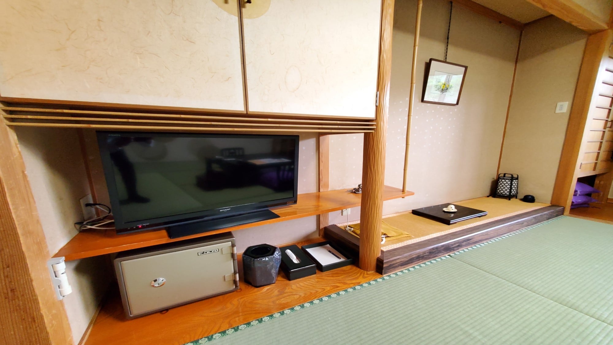 Standard alcove TV
