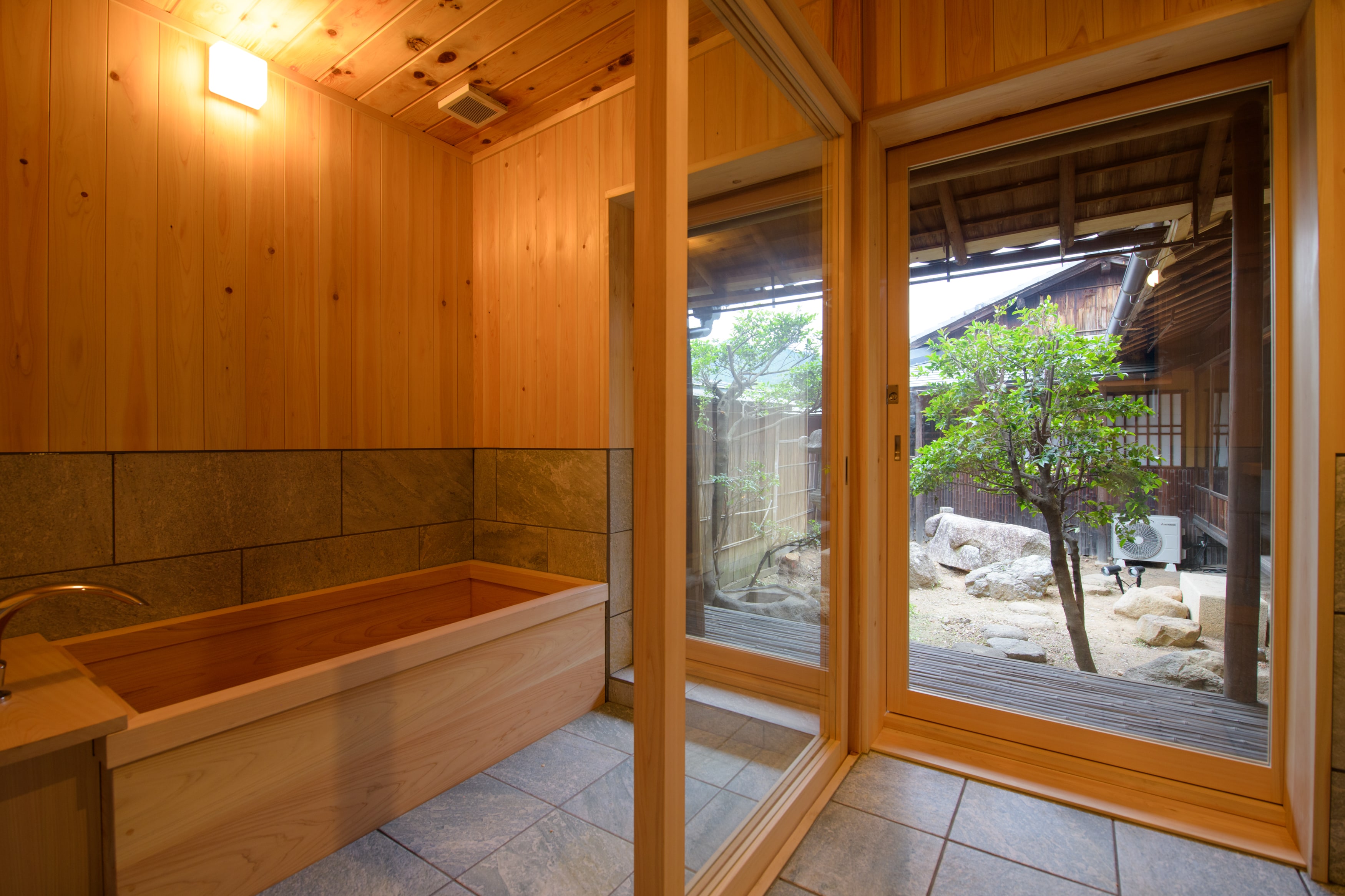 Main house Zantsuki bath and garden