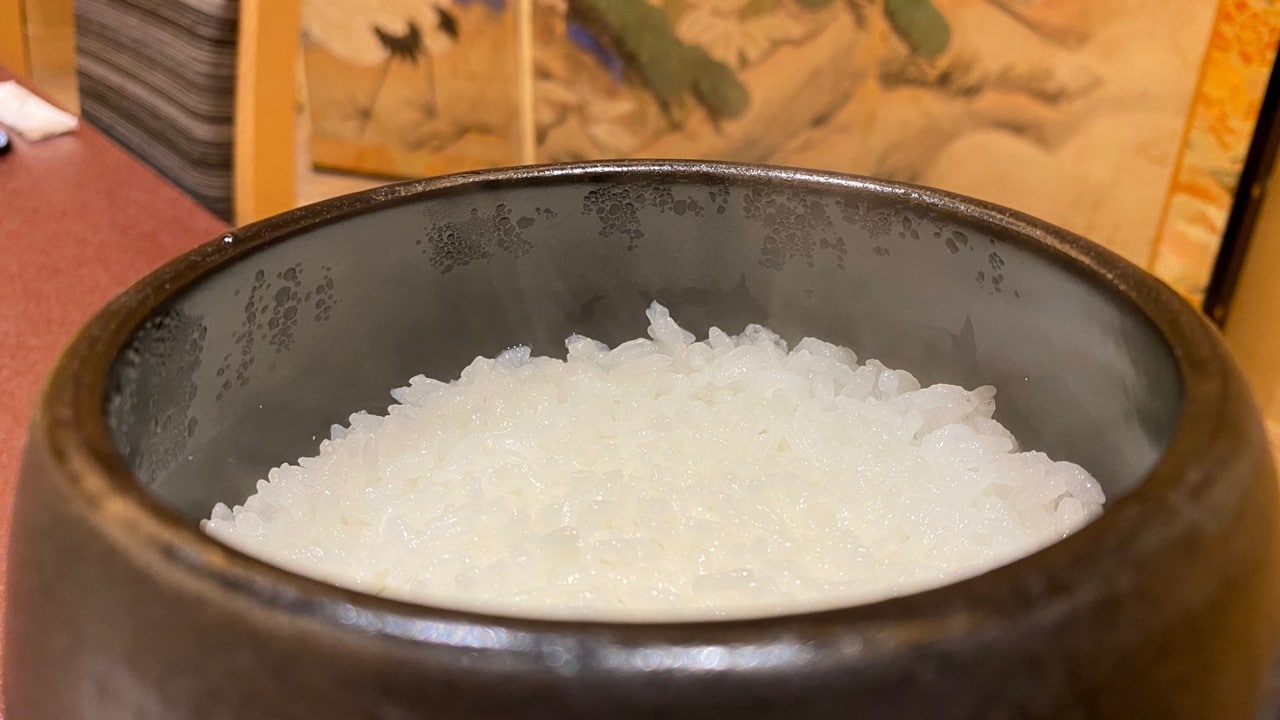 Cơm mới nấu trong nồi đất (bữa sáng)