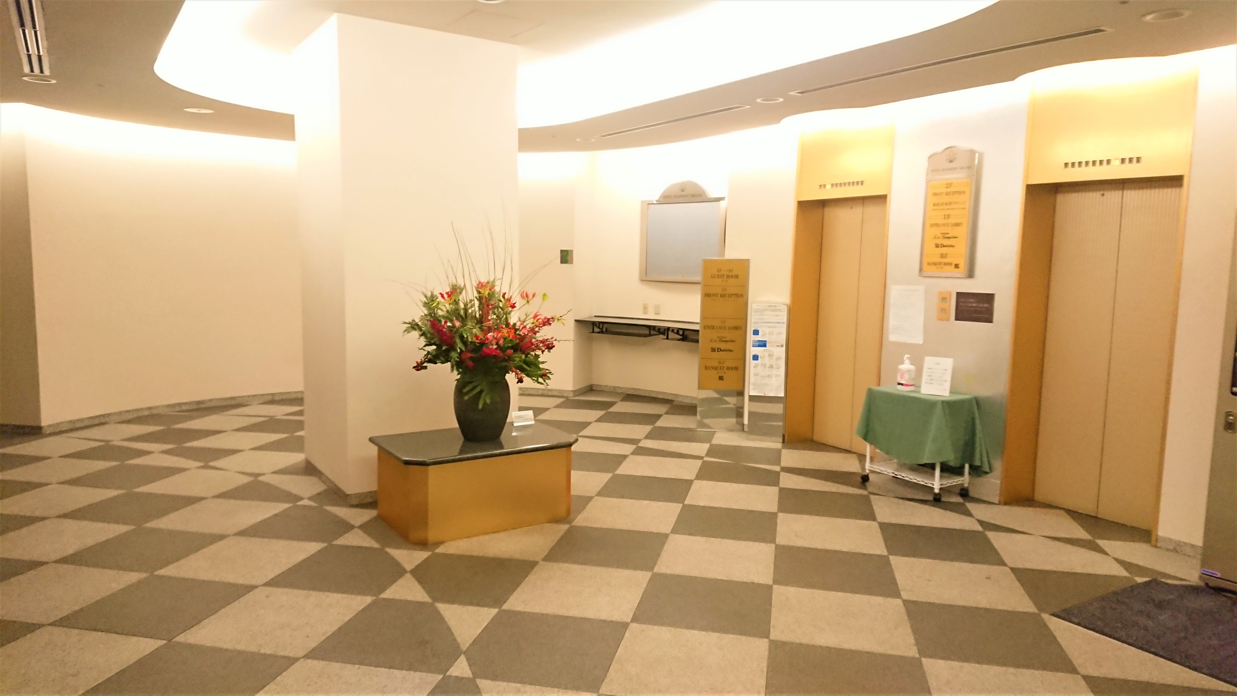 1F entrance