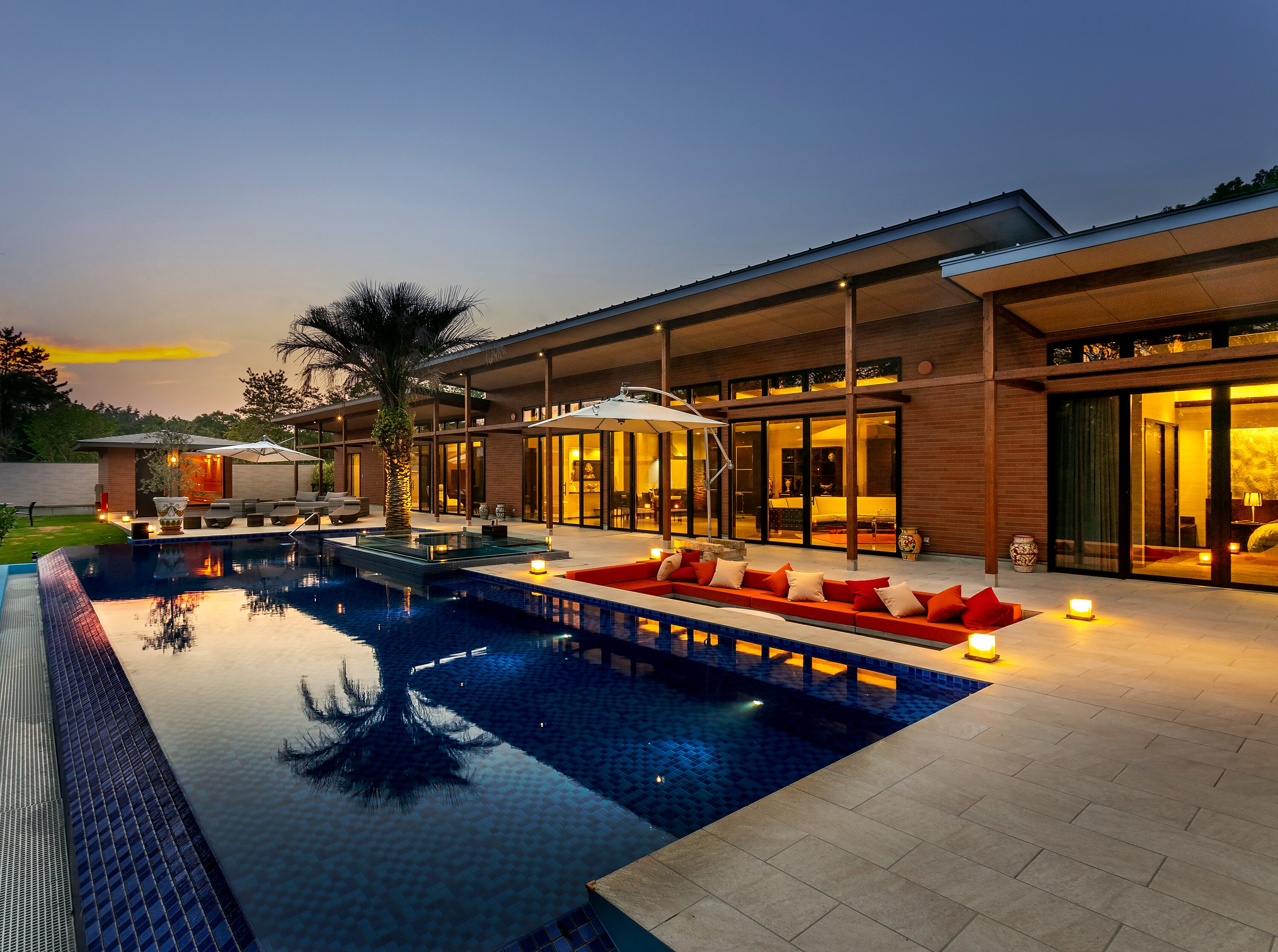 Royal B exterior