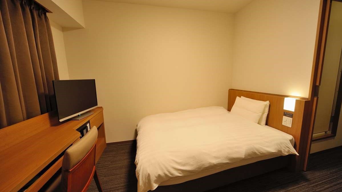 ◆ Double room (non-smoking / smoking): 14.0㎡ ～ 16.0㎡, bed size 140 & times; 200cm
