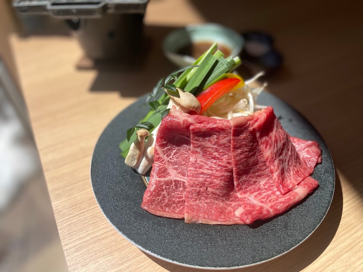 [Contoh makan malam] Daging sapi Tochigi Wagyu dipanggang di atas piring batu *Gambar hanya untuk tujuan ilustrasi.