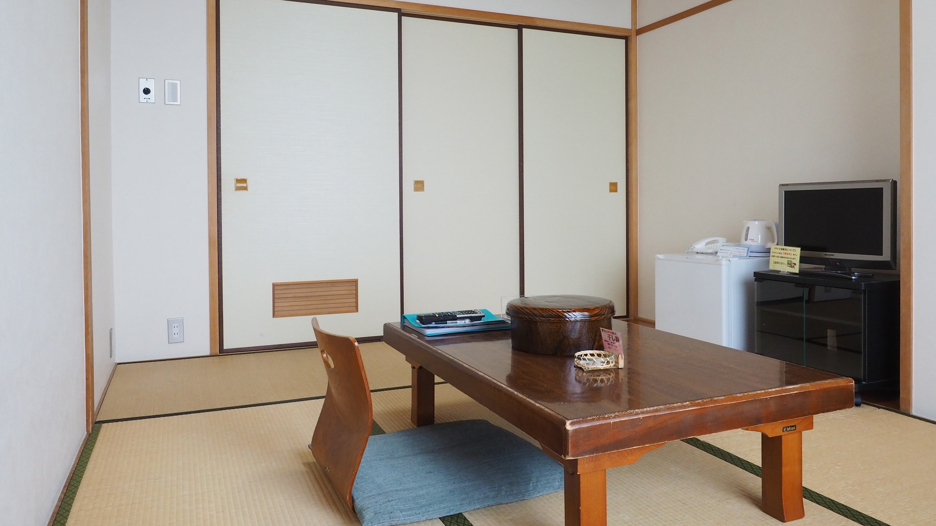 Bangunan utama, kamar bergaya Jepang 6 tikar tatami (contoh)