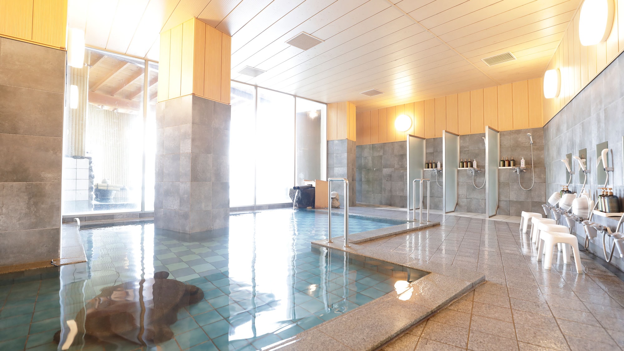 Large public bath: Indoor bath