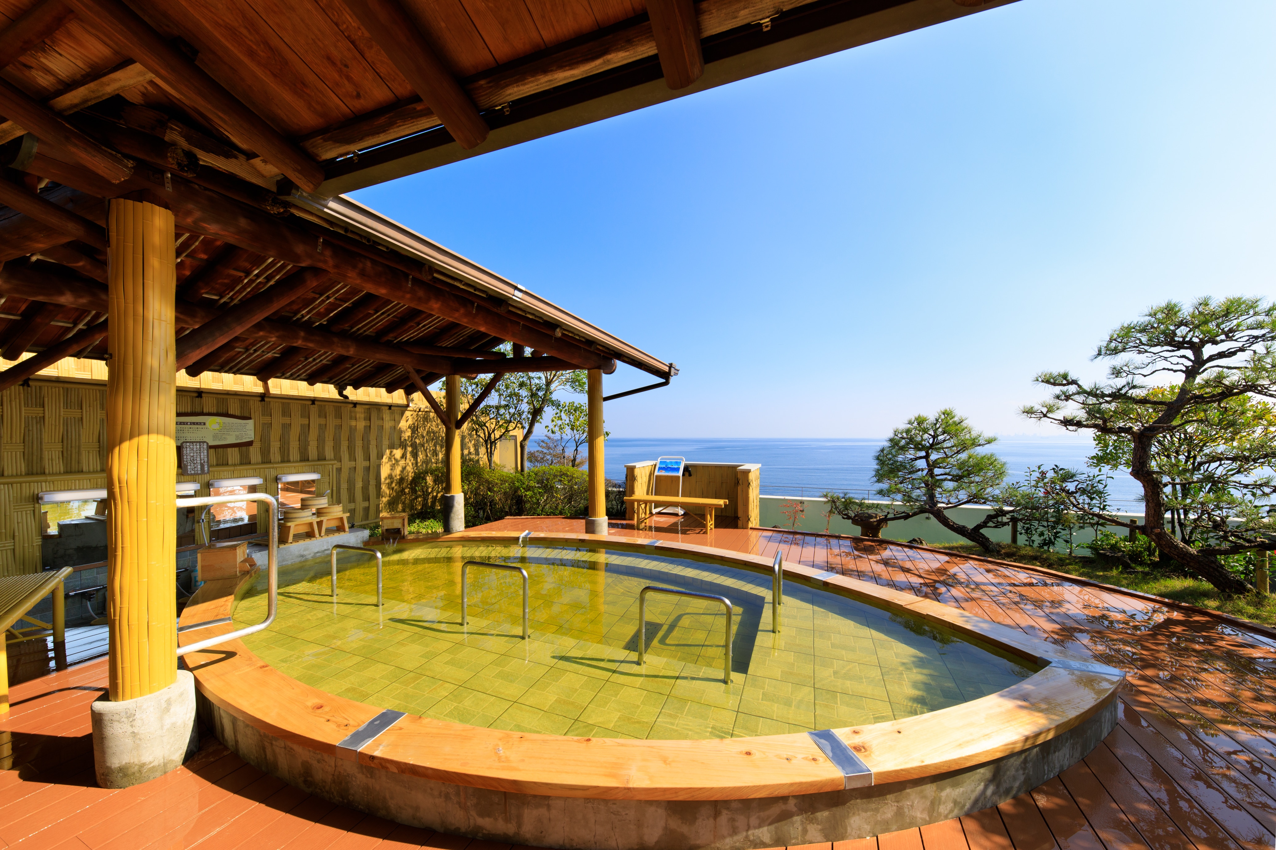 Rooftop men's open-air bath
