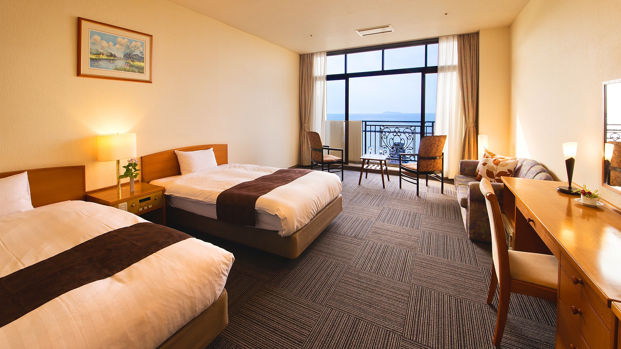 [Western-style twin room with a view]