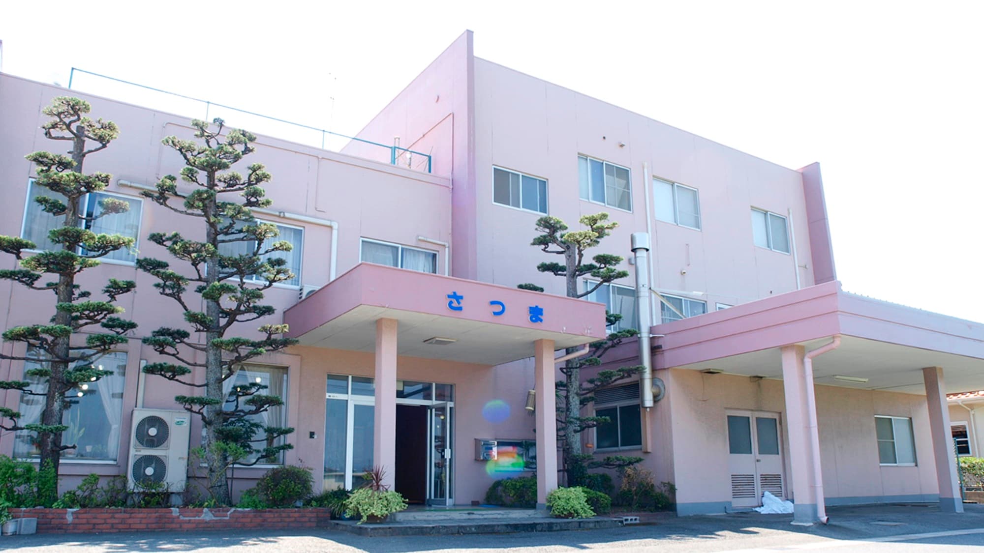* [Exterior] A cozy inn located in the center of Sanin and Yonago