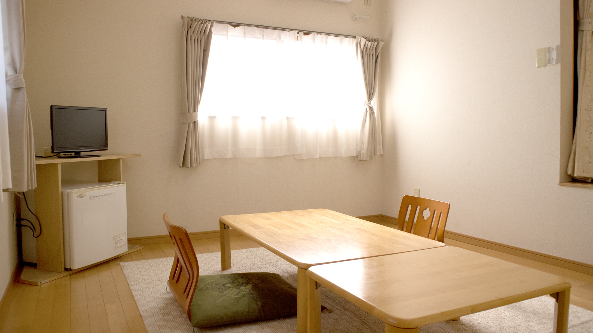 *[Guest room example] Japanese-style room with 14 tatami mats (no bath or toilet)
