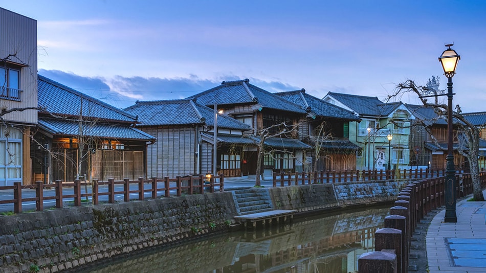 Sawara is the closest preservation site to Narita Airport and retains the townscape of the Edo period.