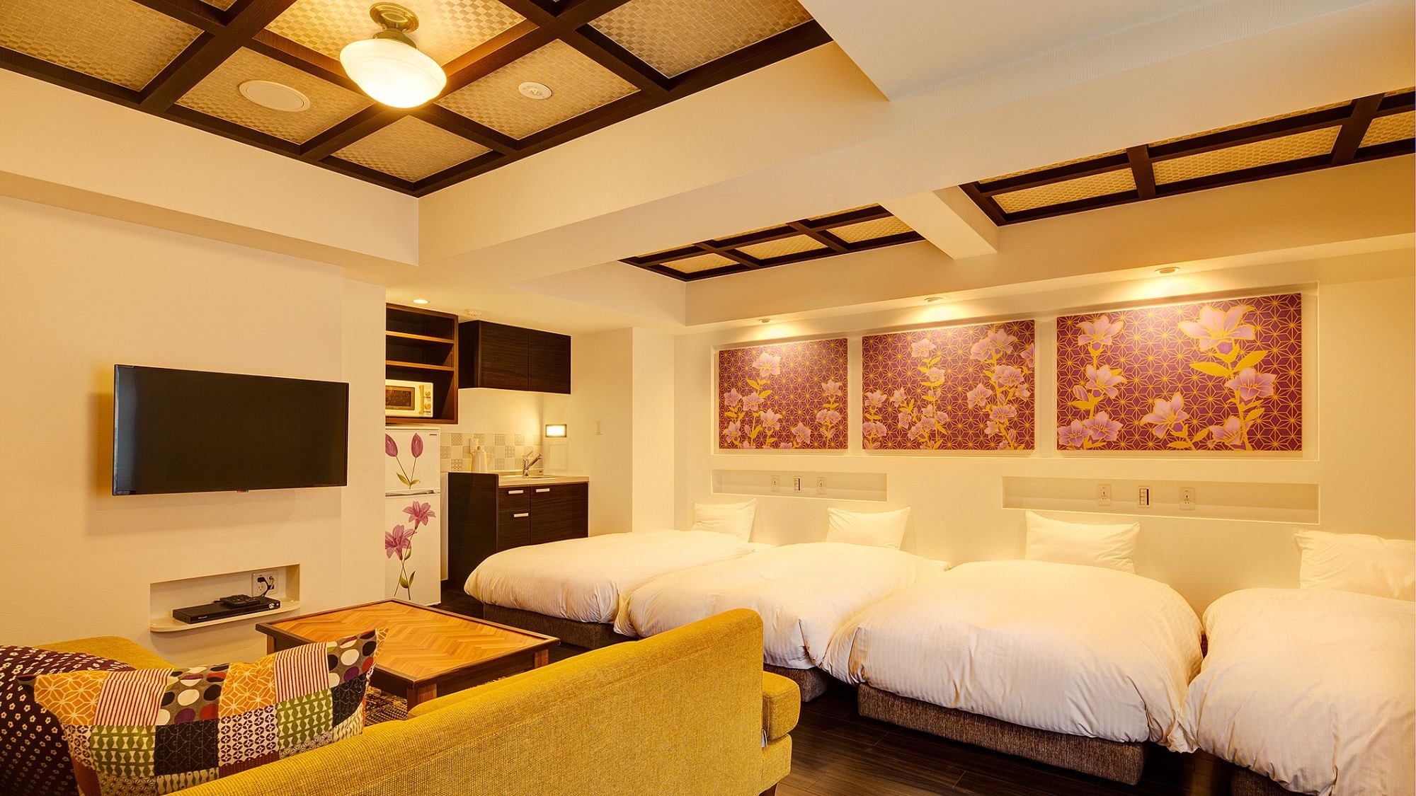 Western-style room (yellow)