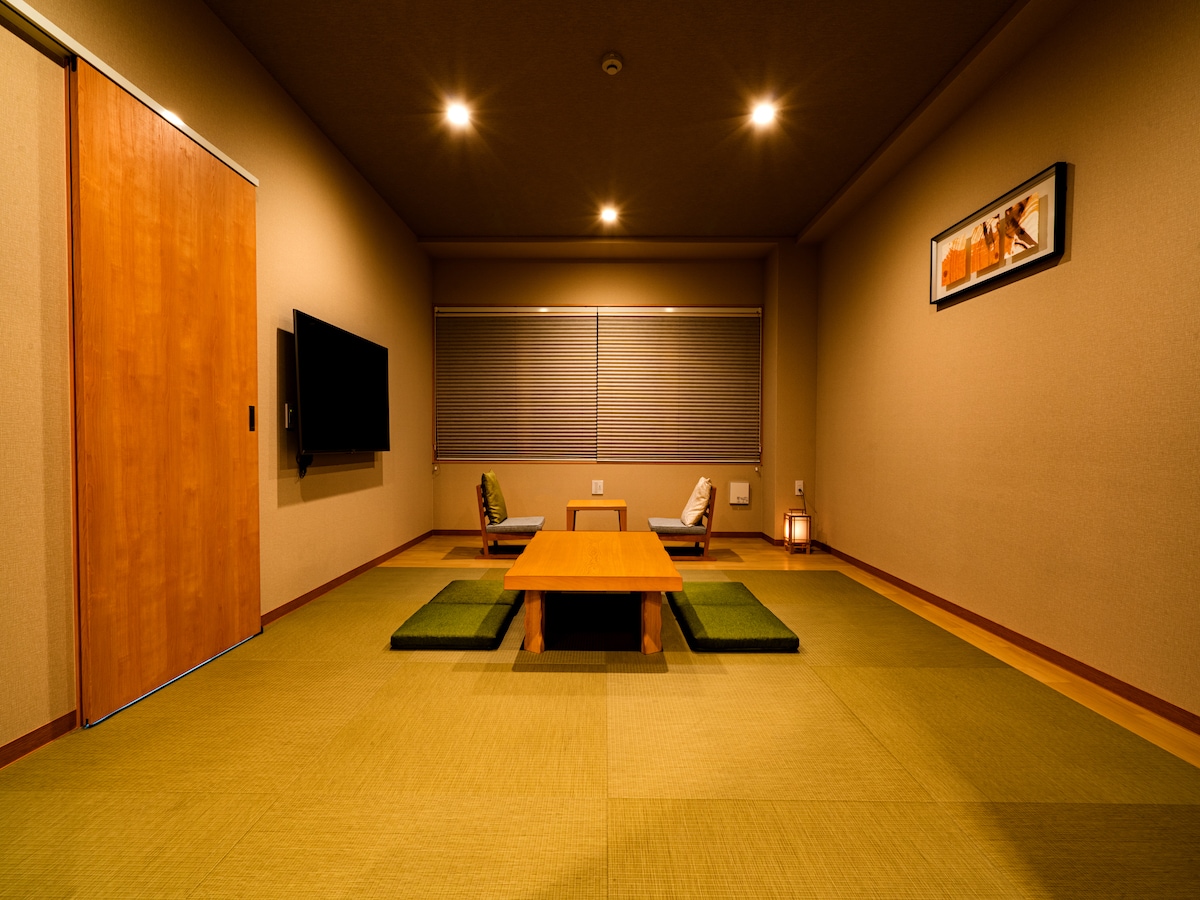 top Japanese modern suite with spa bath