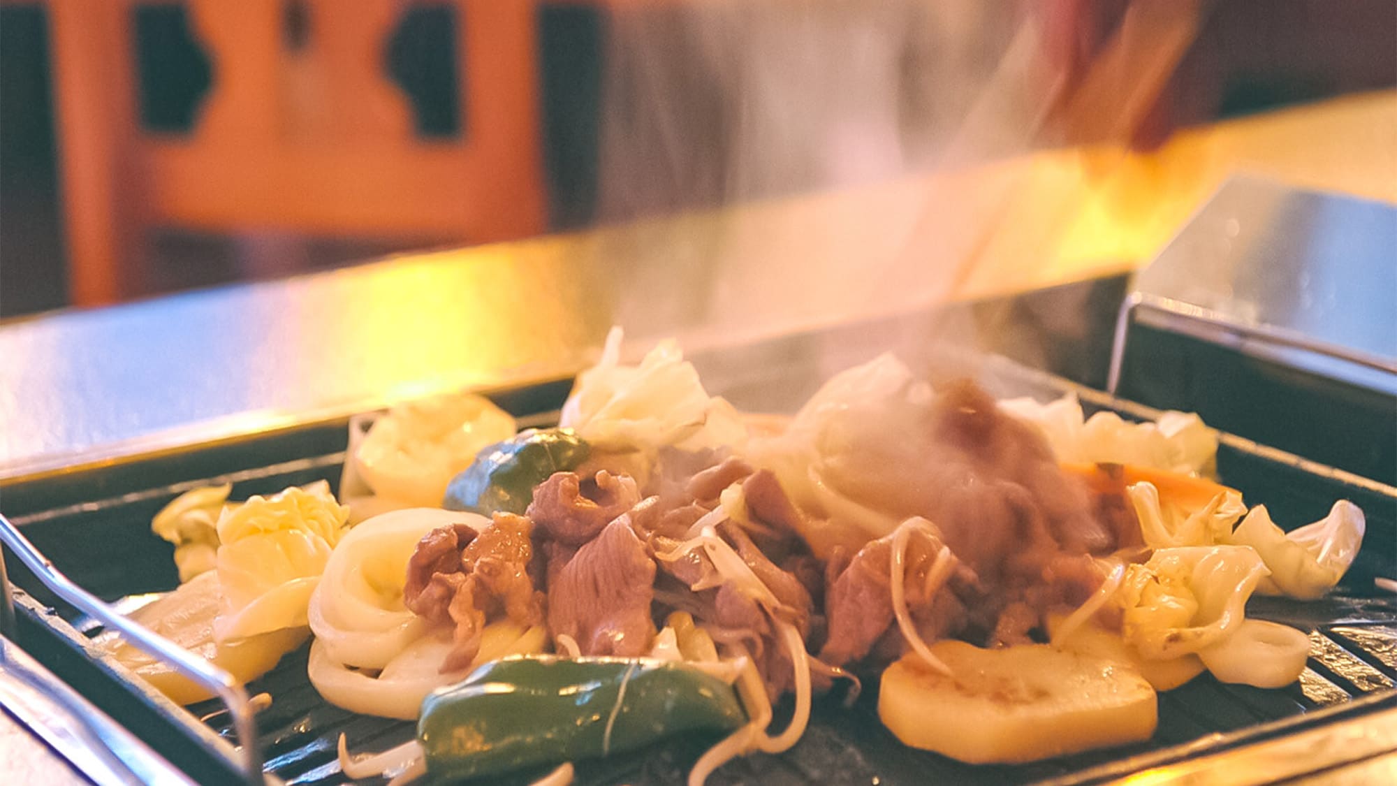 [Makanan] Jenghis Khan juga sangat populer di kalangan penduduk setempat.