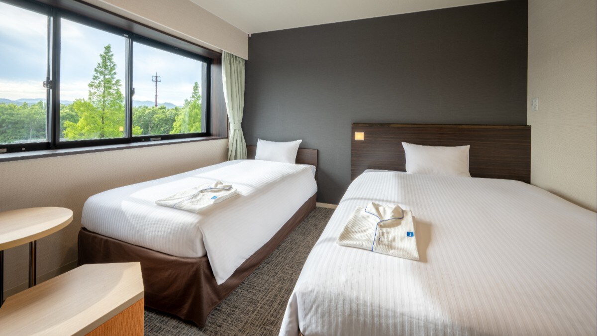 Extra bed: *When two adults are staying, an additional 100cm wide extra bed will be provided.