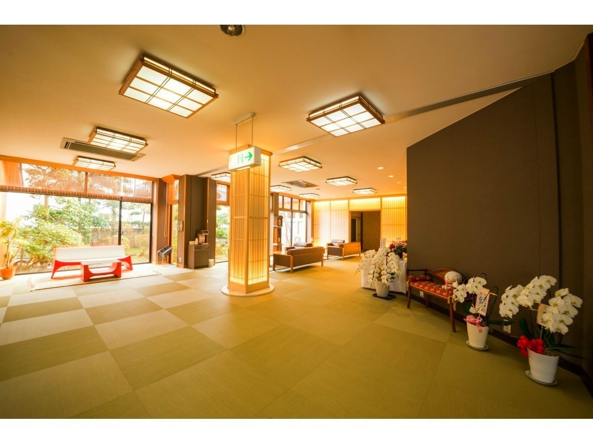 1st floor lobby