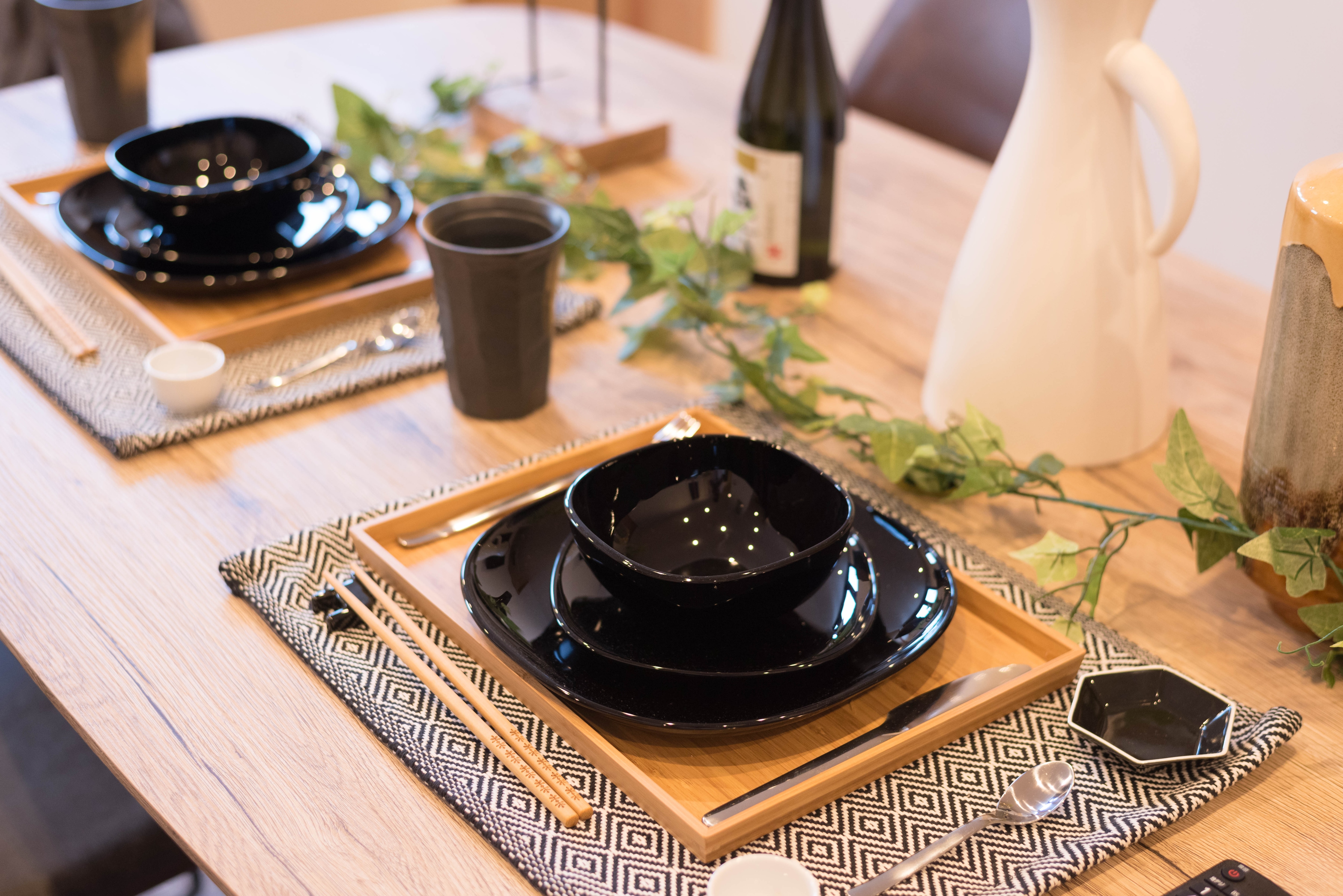 Push-up tableware