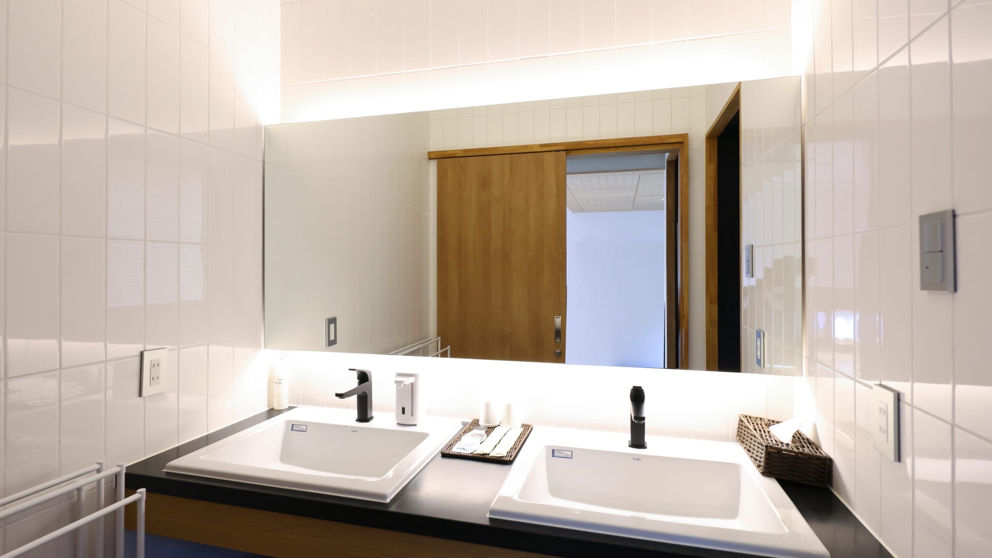 ■ [Special Japanese-Modern Room with Semi-Open-Air Bath] Panoramic View of Mt. Ontake / 55 sq m / Up to 6 people