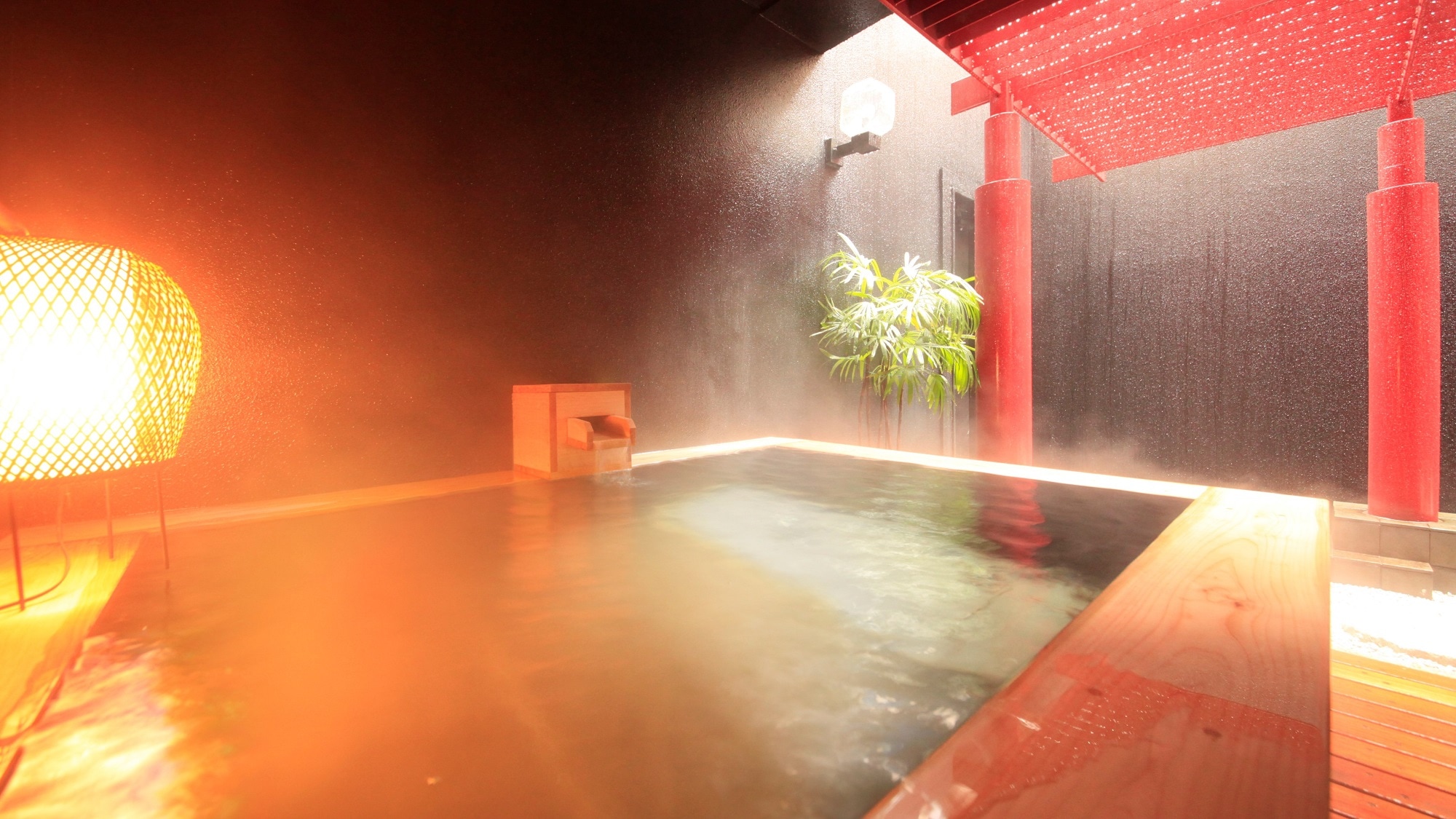 [Large public bath] Relax with gentle light (large outdoor bath)