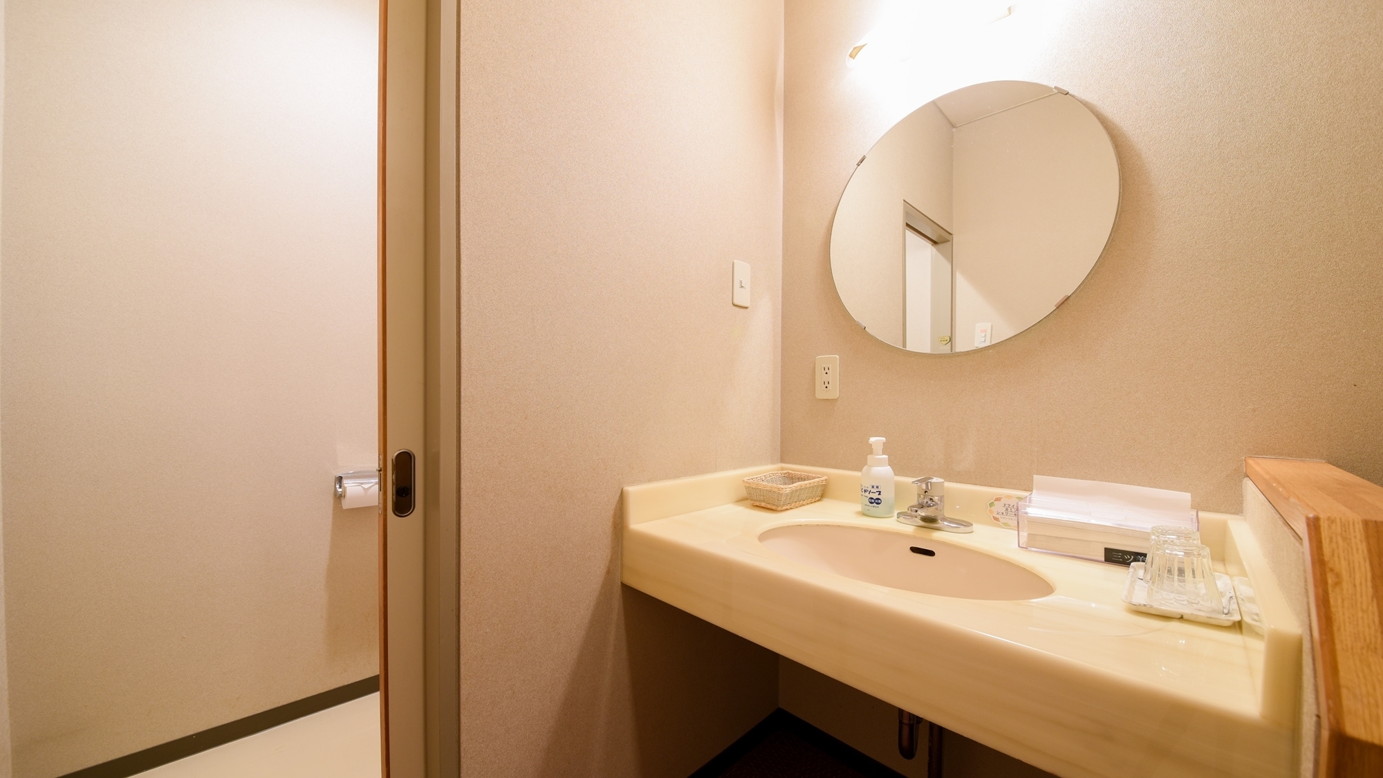 *[Example of guest room] Each room is equipped with a toilet and washbasin with a washing machine.