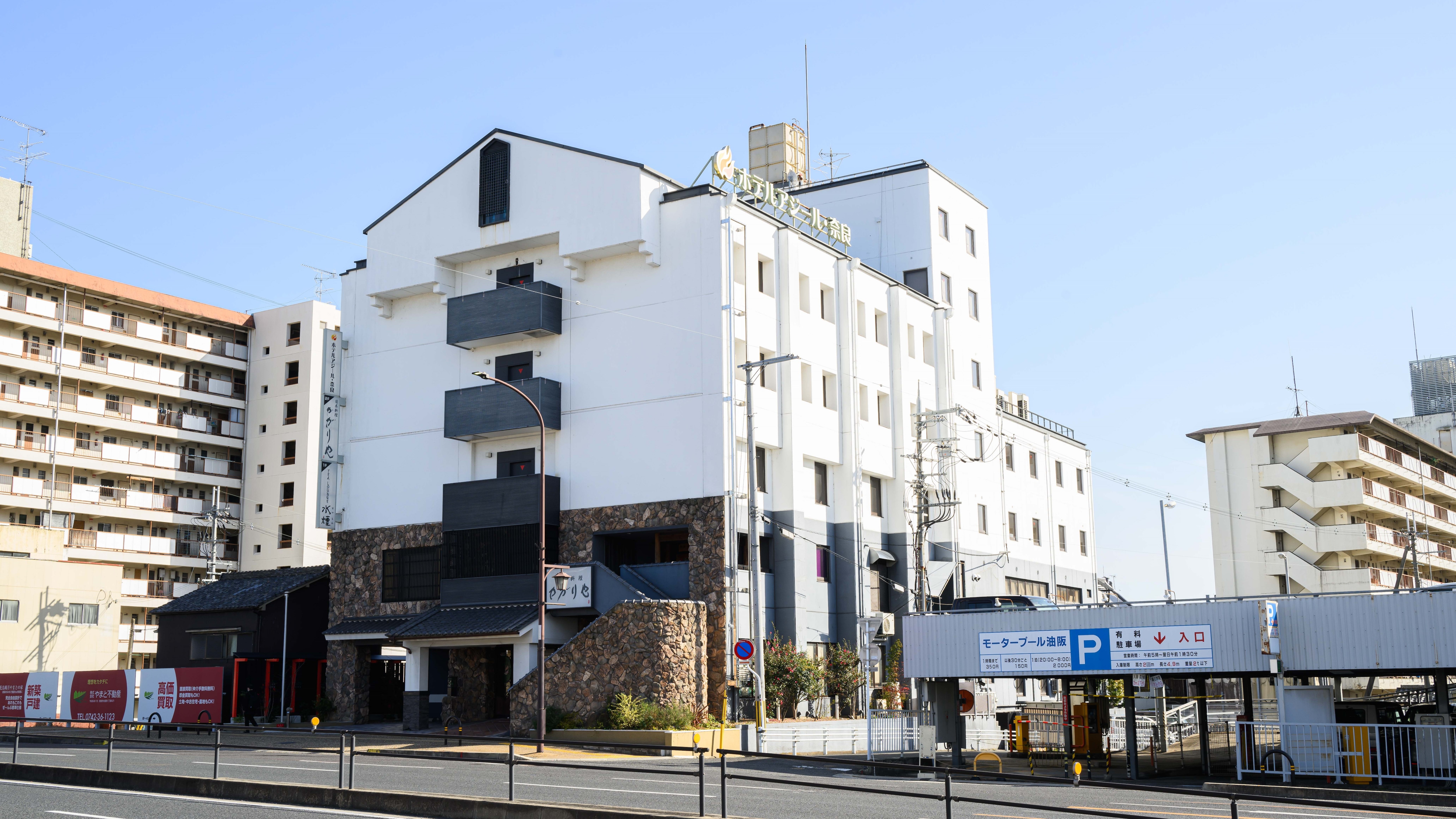 Exterior (daytime)