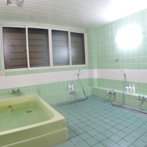 ◆Contoh perlengkapan kamar mandi pria/Sampo, kondisioner, dan sabun mandi disediakan.