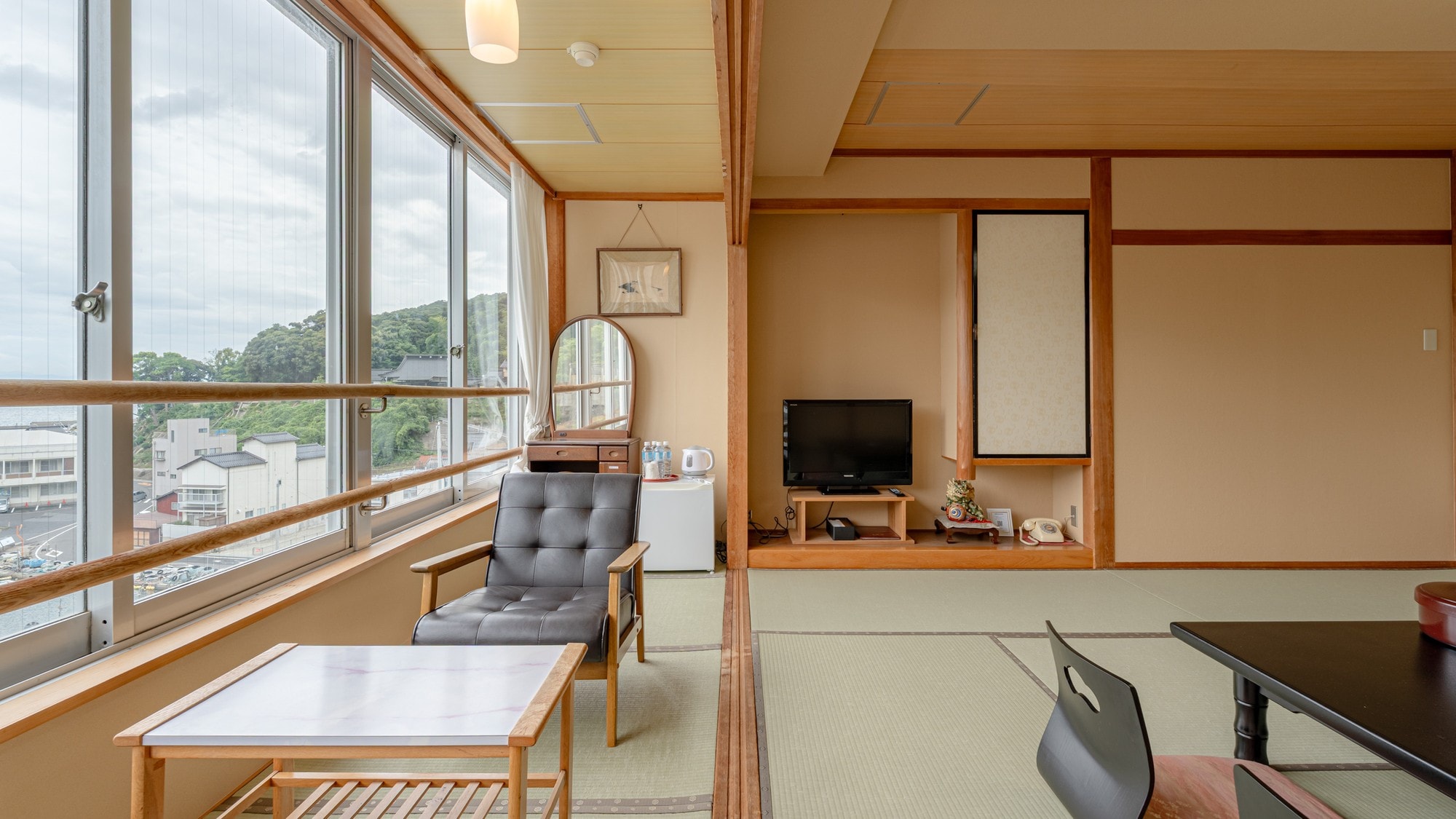 [新建築]