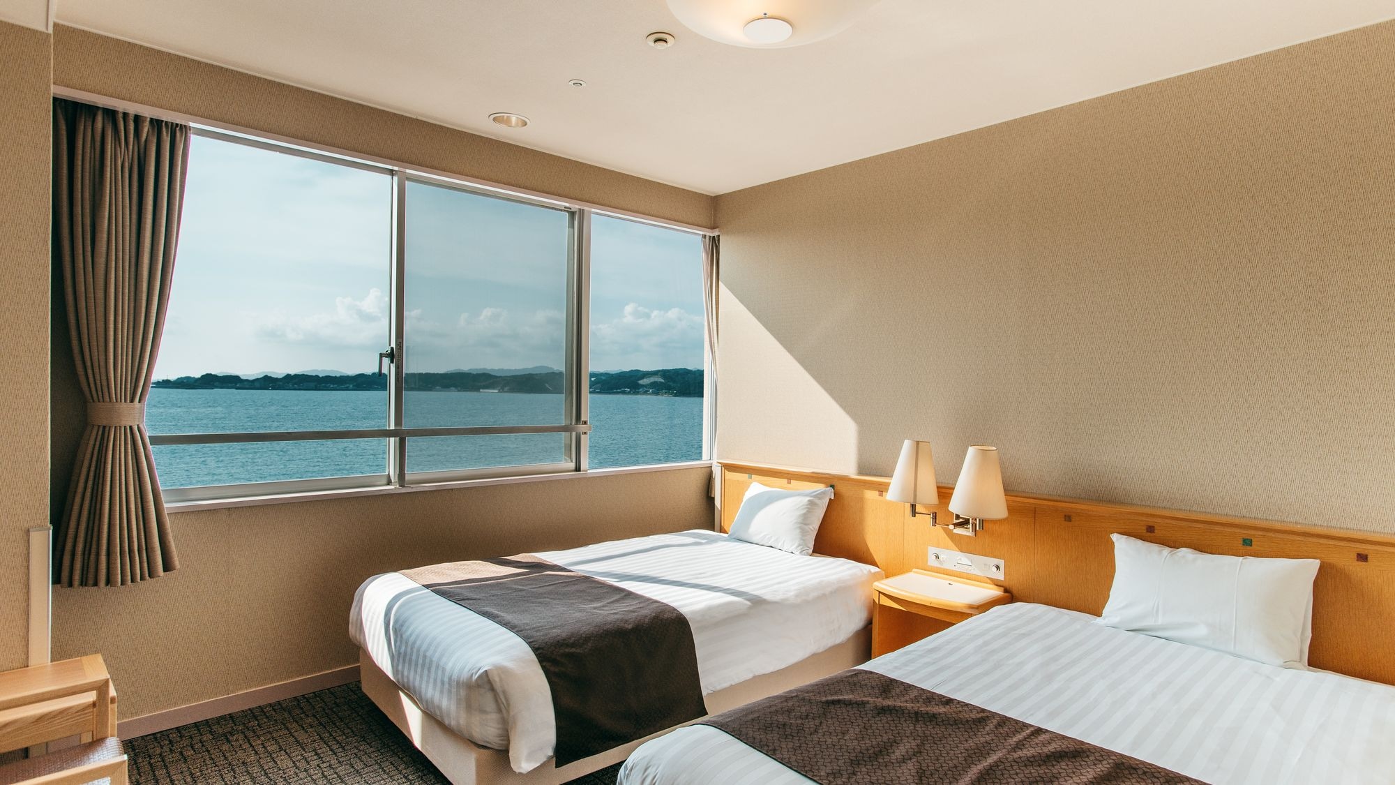 Japanese-Western style room (with bath) / 47 square meters (Western style room)
