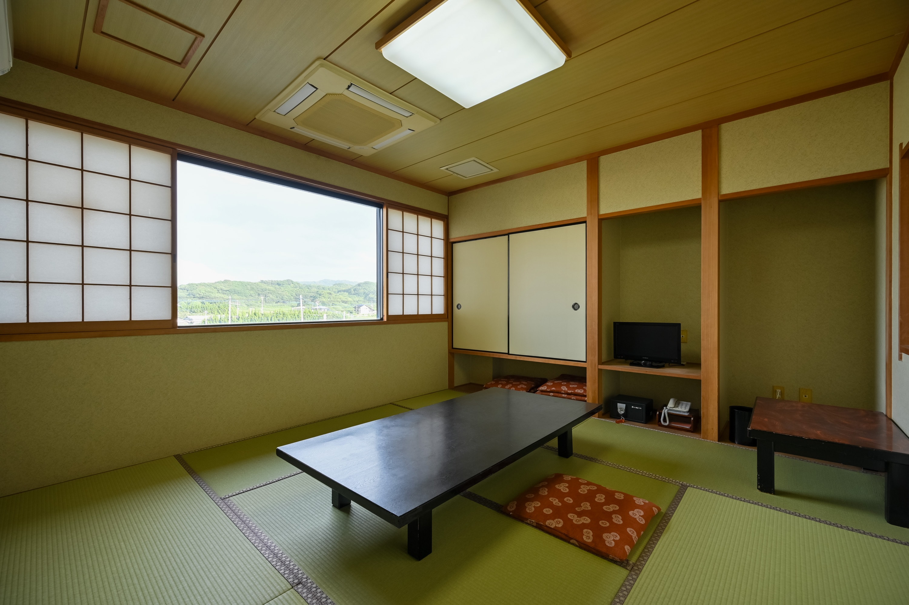 山畔客房
