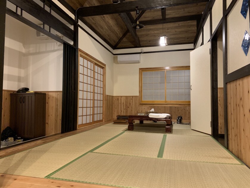 Japanese-style room