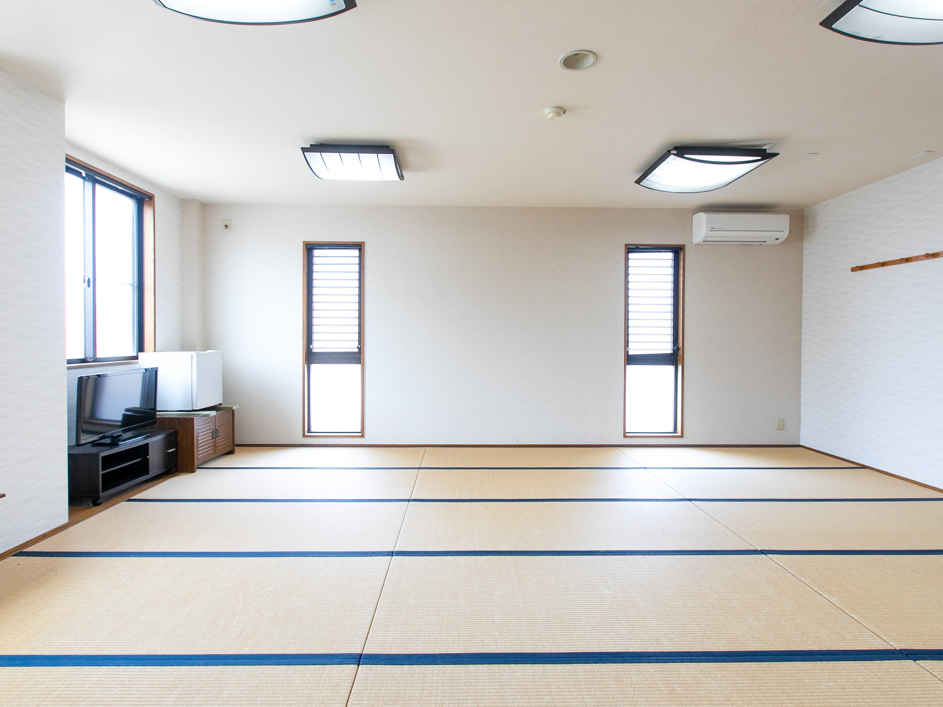 Japanese-style room for 1-10 people. Recommended for those traveling with family or friends!