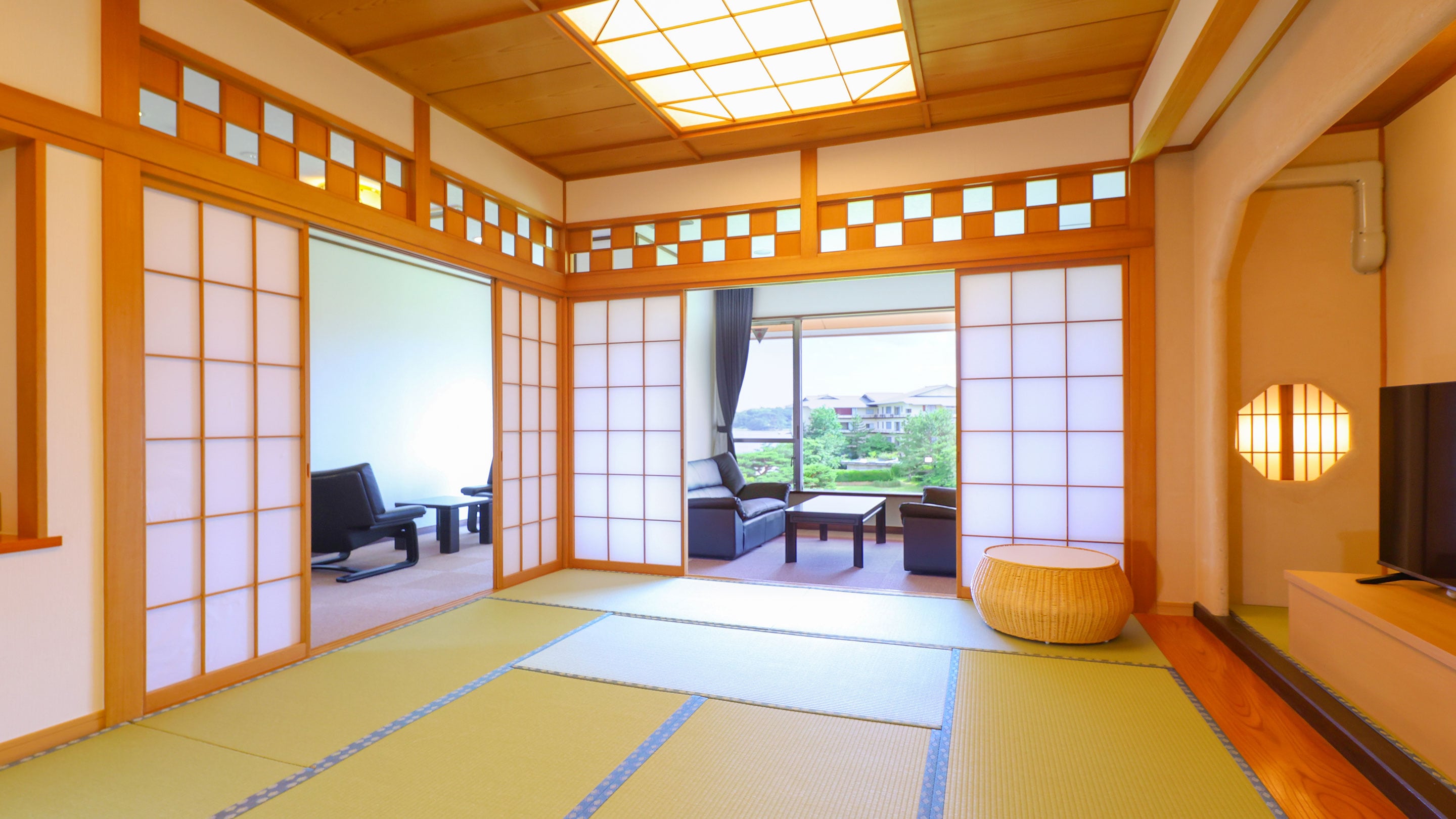 Suite Japanese-Western room 12 + 8 tatami mats + twin