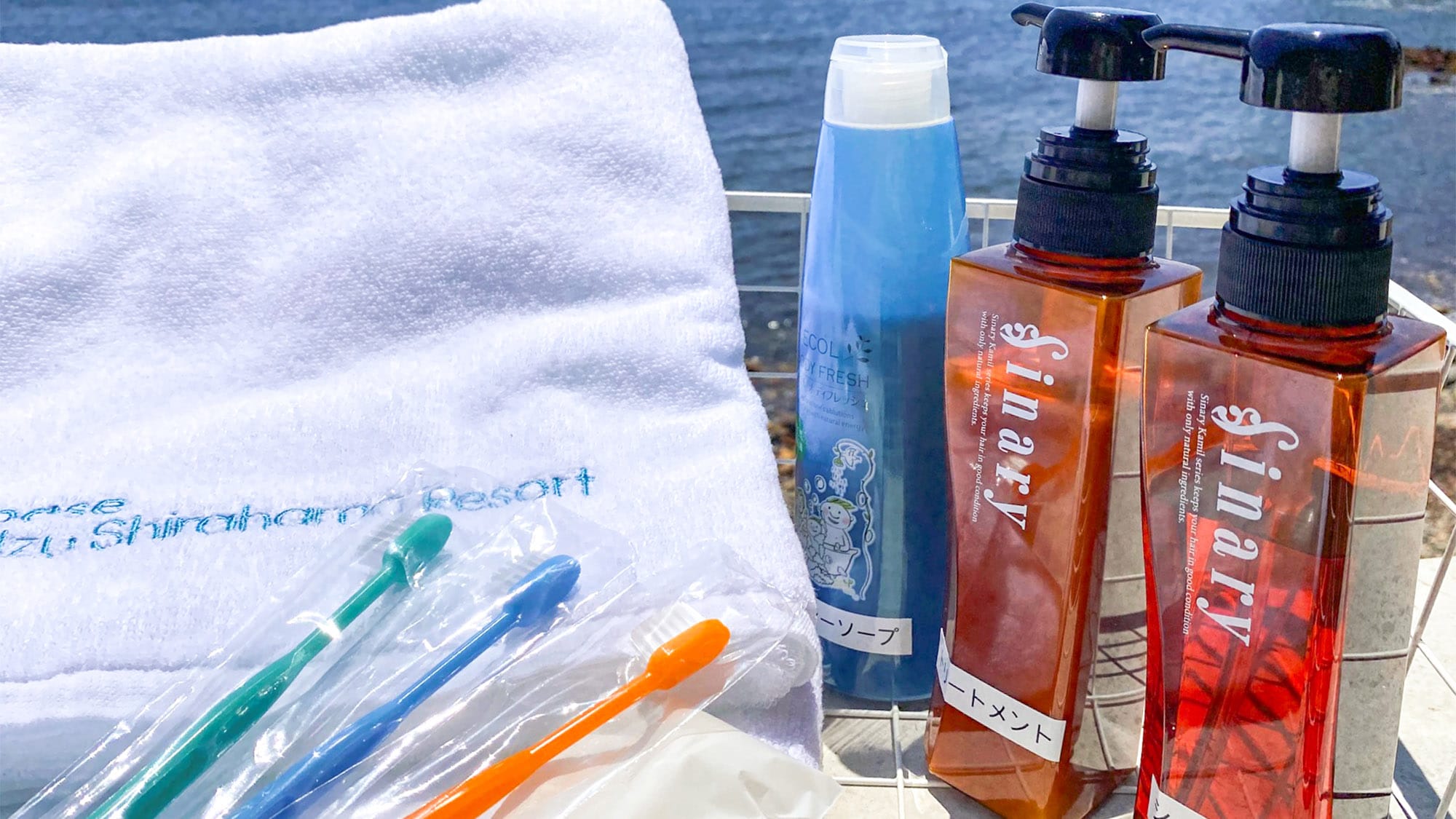 ・Amenities such as towels, shampoo, and toothbrushes are provided.