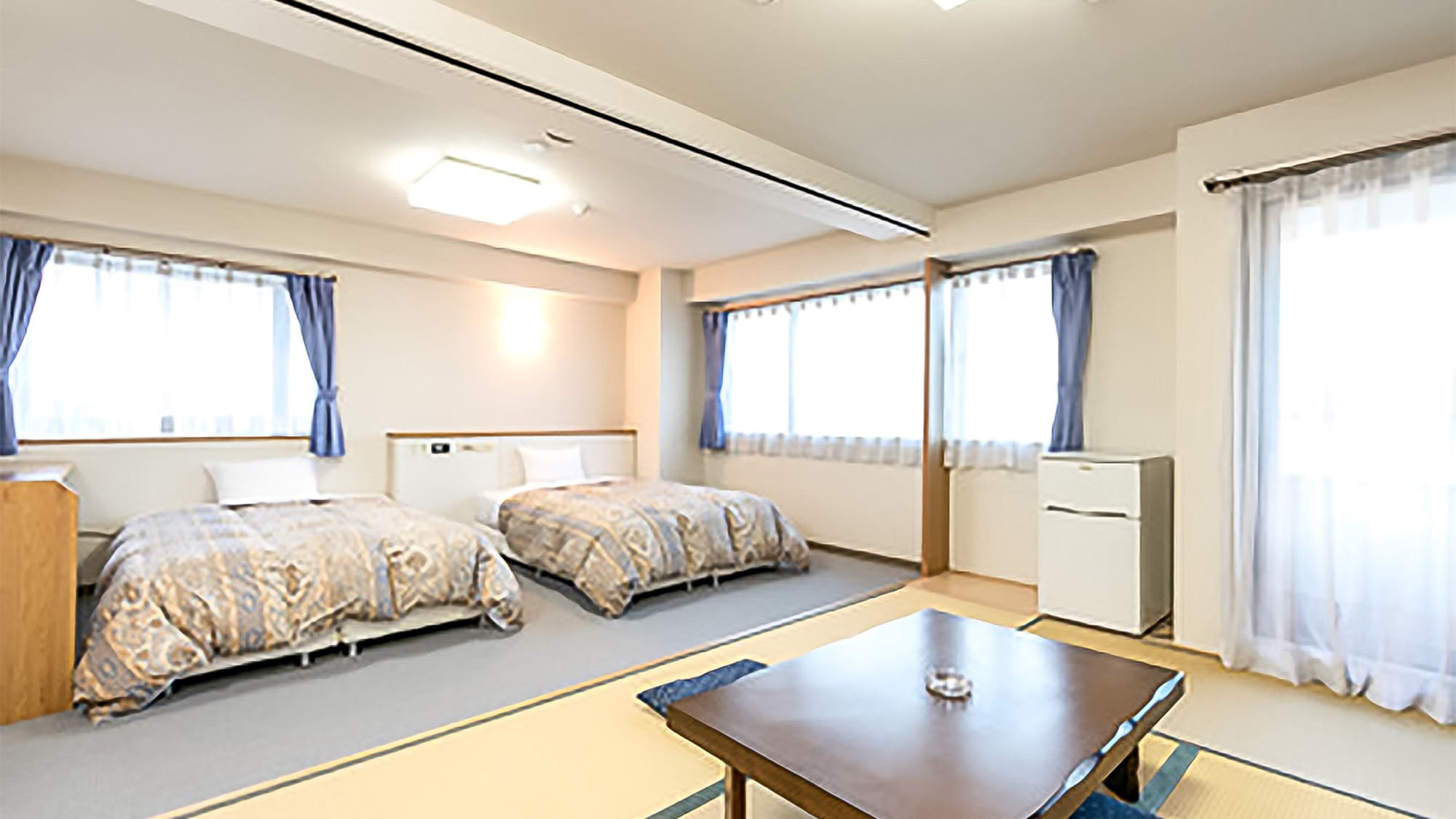 ・ [Japanese and Western rooms] Recommended for families! The bath in the room is large and comfortable
