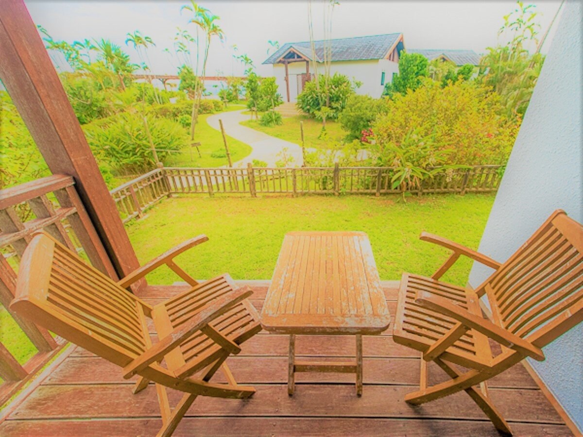 [Western-style room: double] [Private garden] Ocean view garden with an area of 35 m2