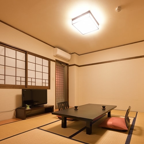 【客房/附半露天浴池的日式房間】禁煙日式房間，配備Wi-Fi。歡迎隨時使用房間內的溫泉。