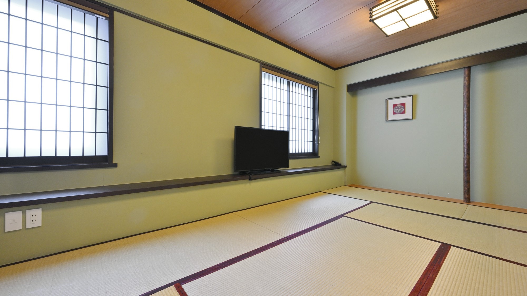 ■Main building Japanese-style room (33.9 square meters) Can accommodate up to 4 people.