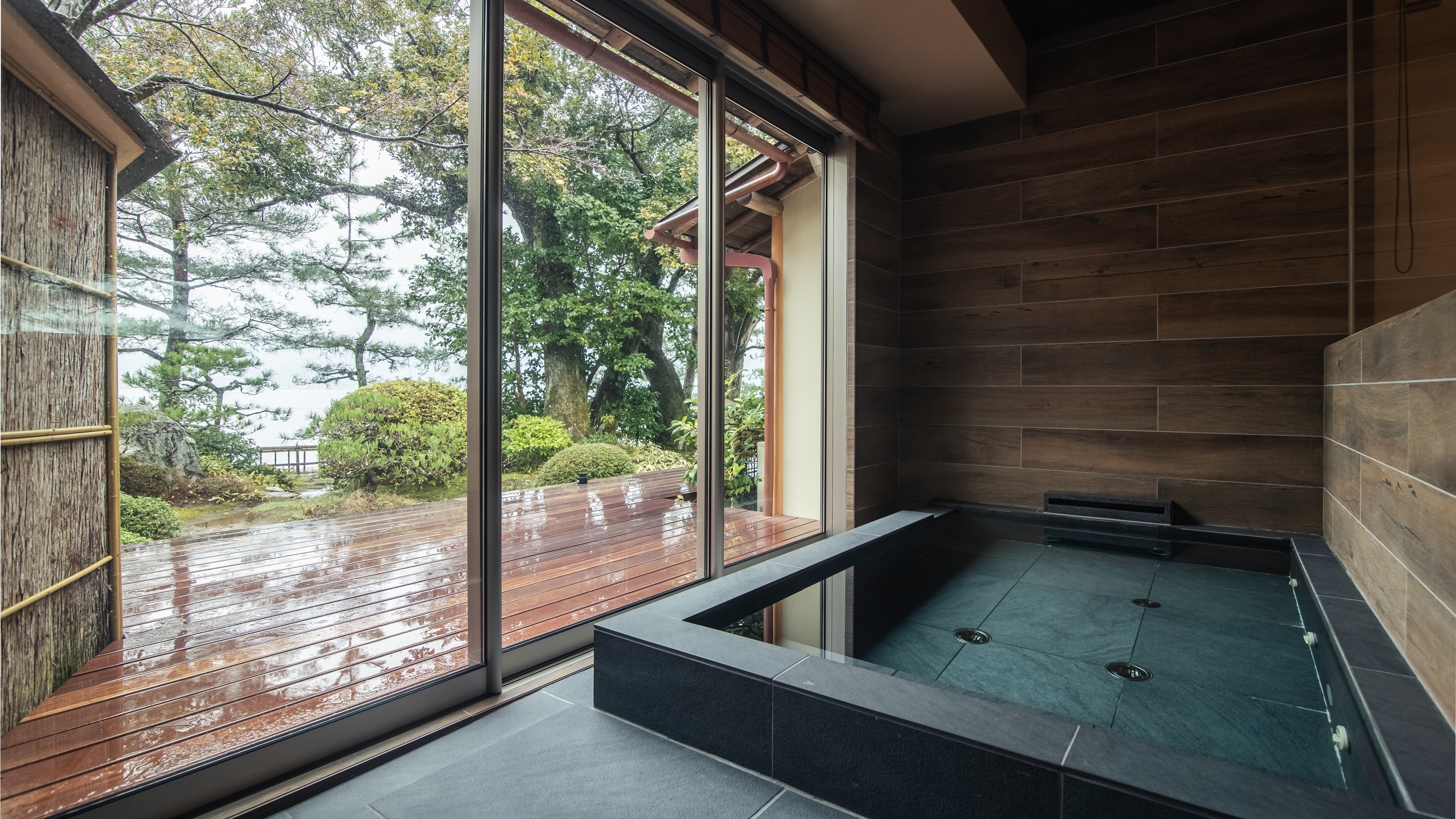 [Amanohagoromo] Semi-open-air bath (with micro-bubble bath)