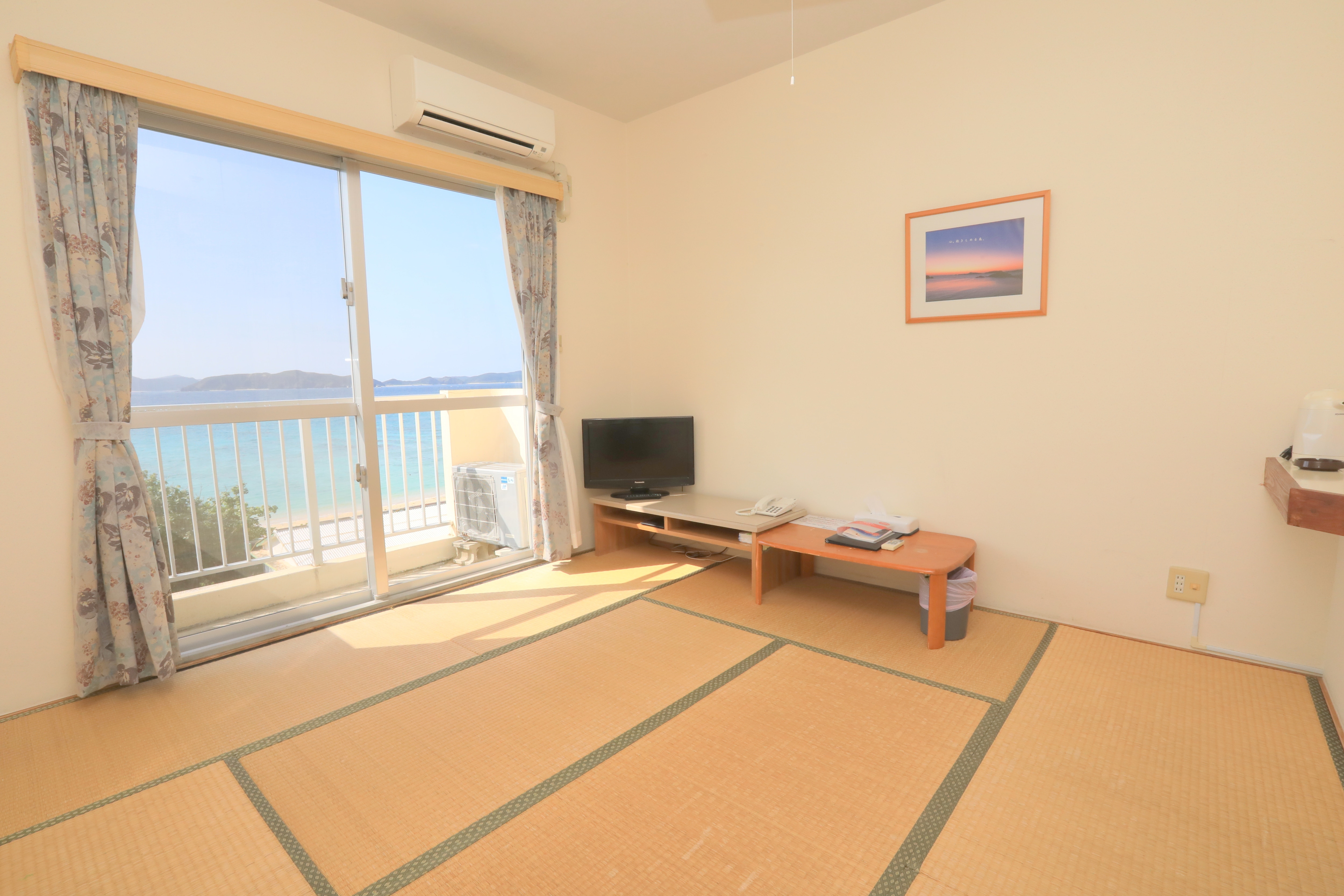 Main building Japanese-style room (8 tatami mats, sea side)