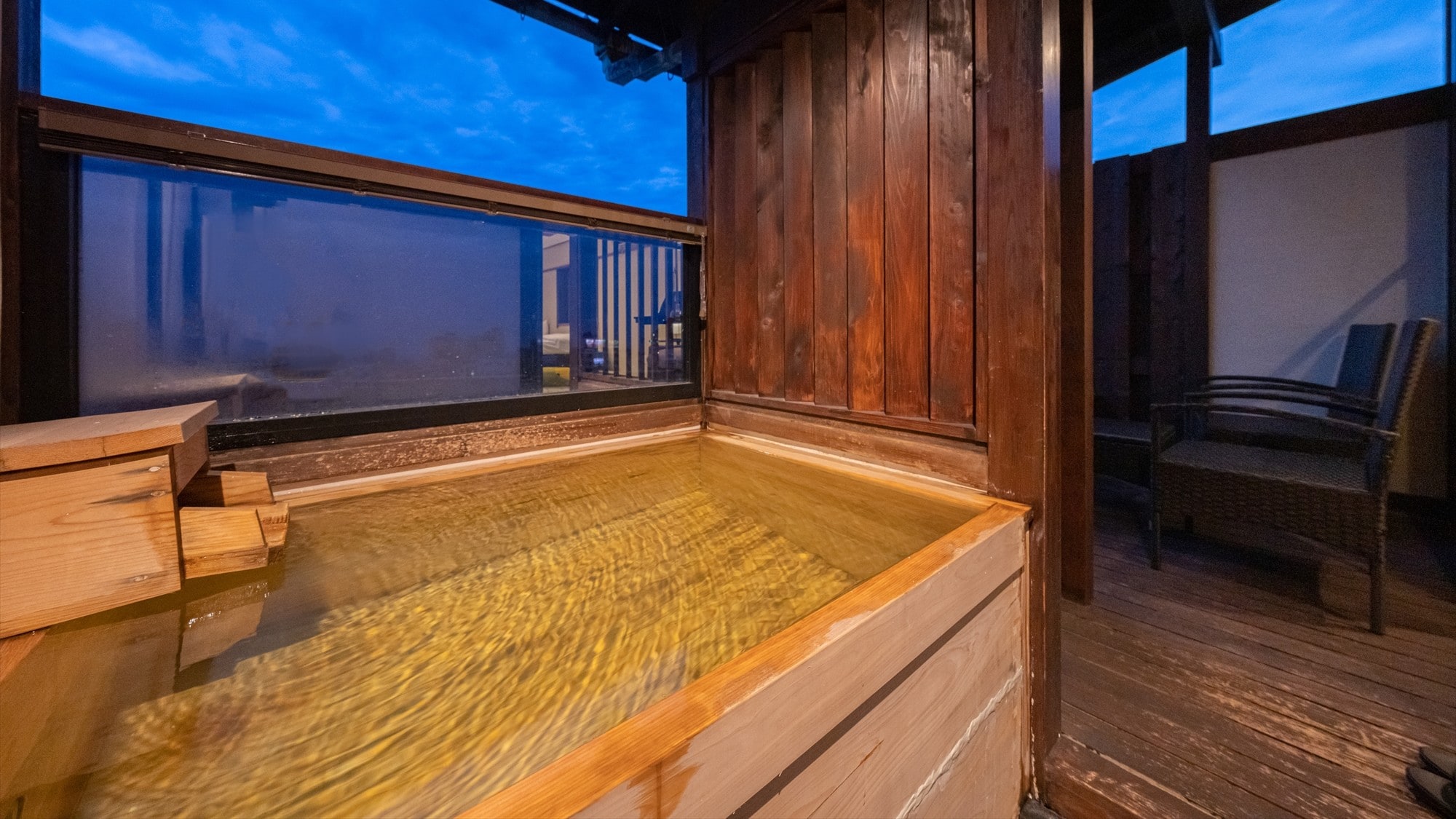 [Room with open-air bath on the sea side, Japanese modern twin 14 tatami mats] You can enjoy the hot springs of your own source even in your room. * The photo is an example