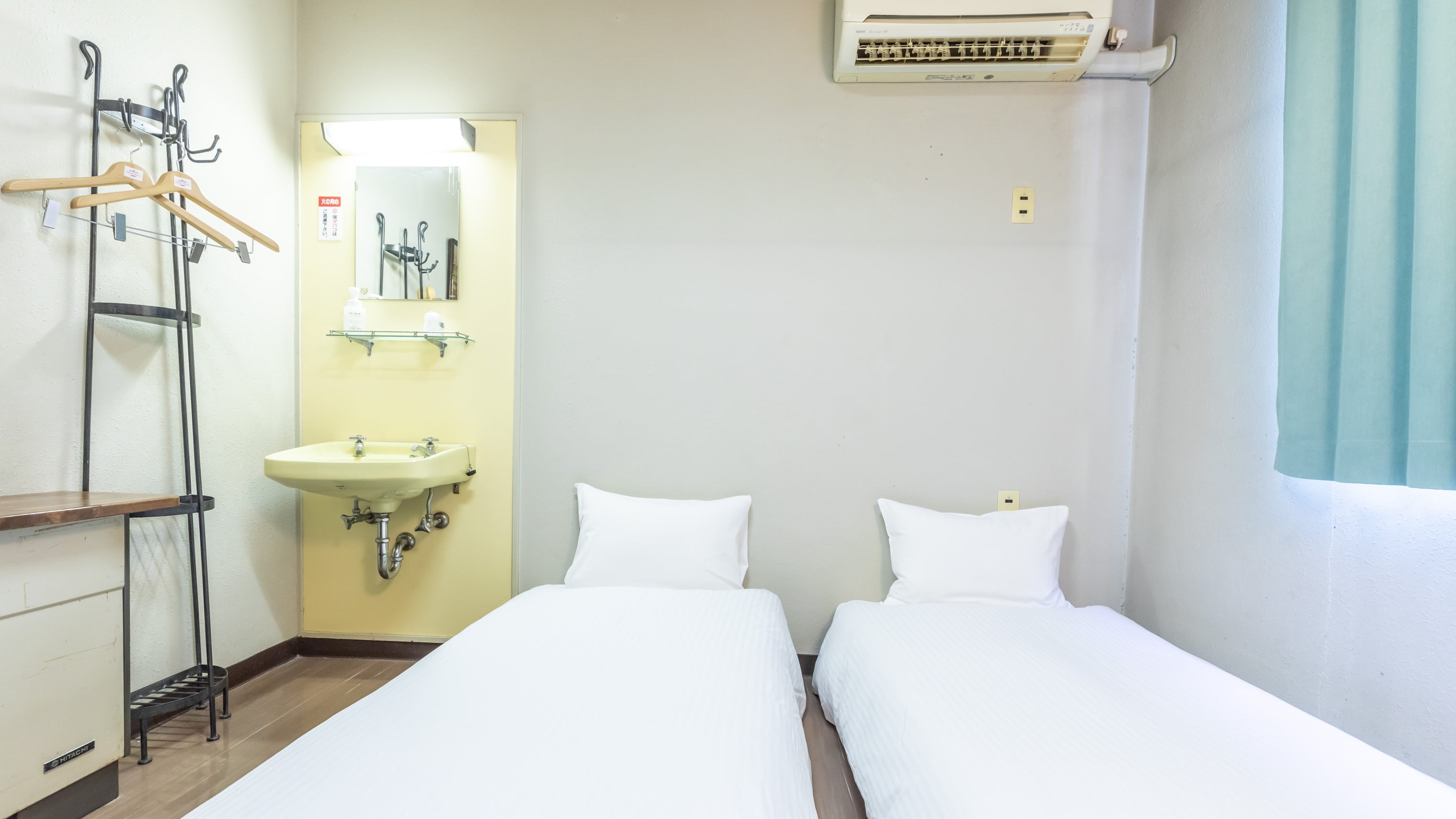 [Non-smoking] Twin room (shared bathroom and toilet)