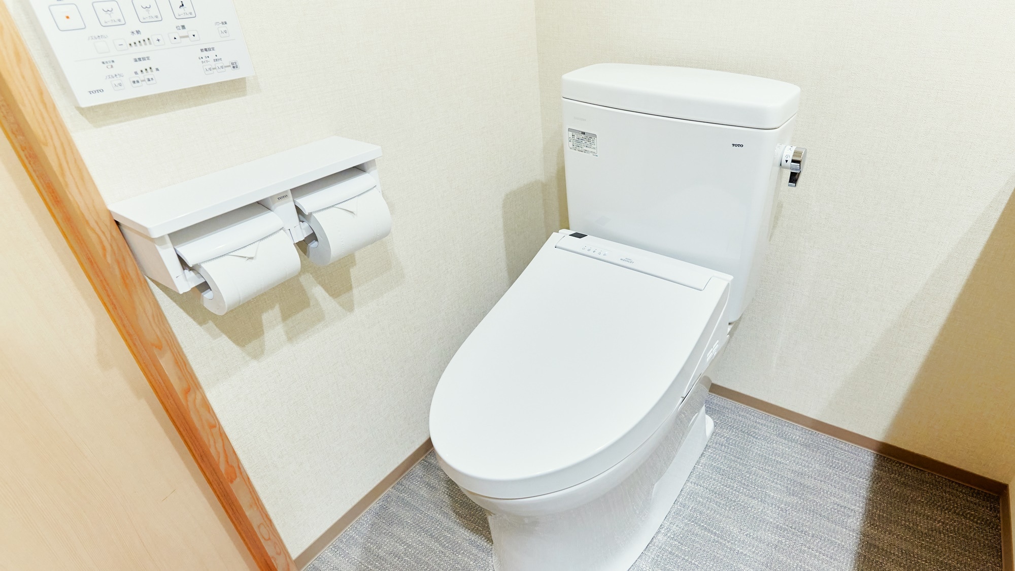 *[Garden View Japanese Room (West side)] The toilet and sink have been renovated.