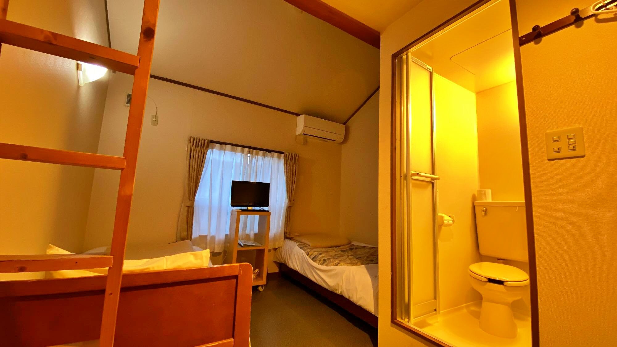 Twin room | Bath and toilet included | Loft included | Wi-Fi available