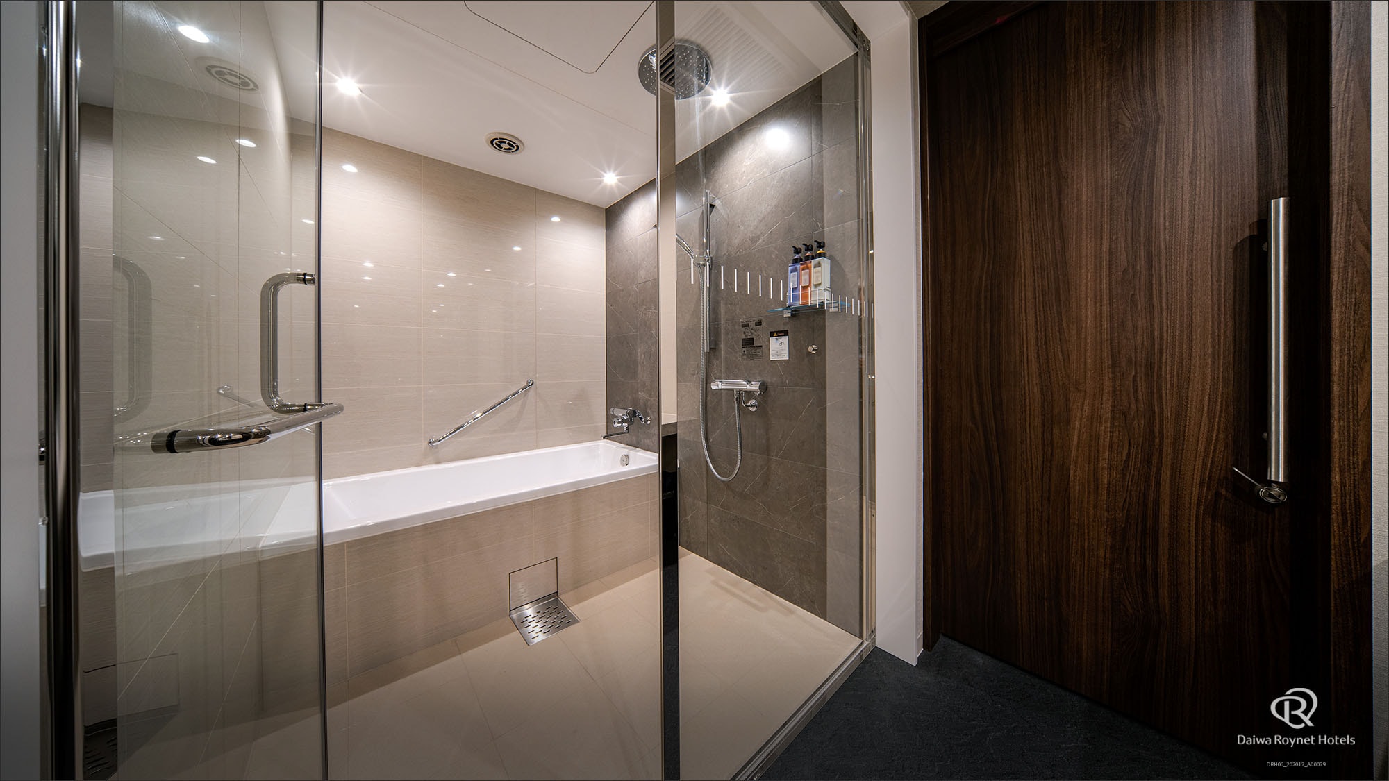 Junior Suite Twin (bathroom)