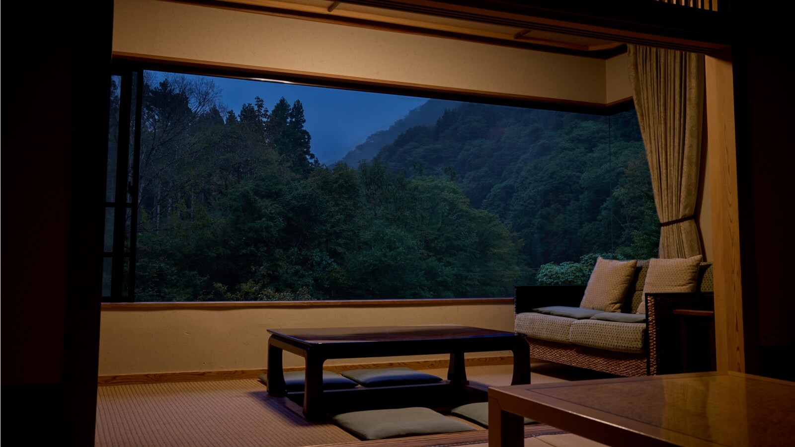 [Kamar tamu dengan pemandian semi terbuka/Kamar bergaya Jepang 10 tikar tatami + 4,5 tikar tatami]