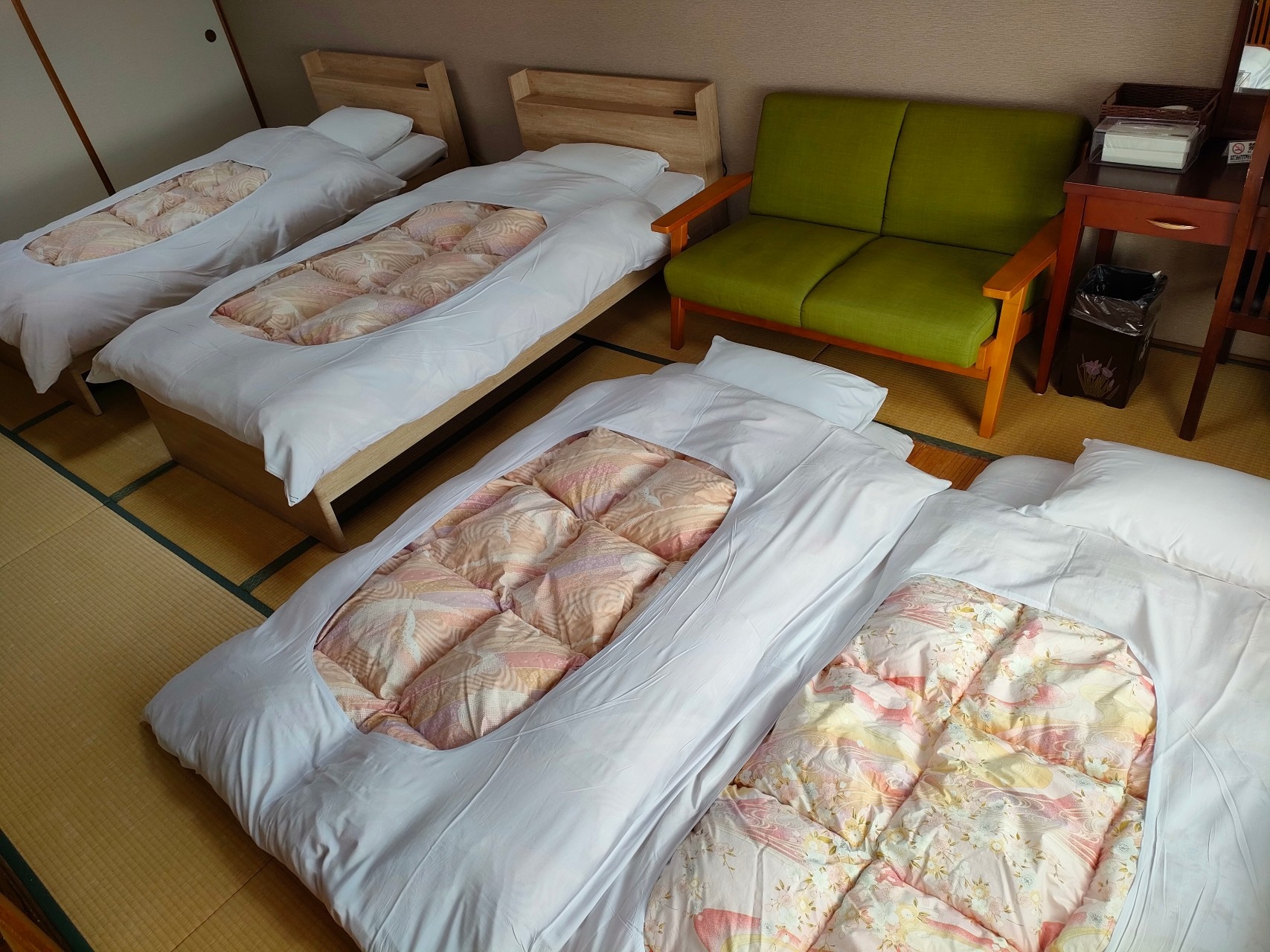 Japanese-style room *If there are 3 or more people, a futon + bed will be provided.