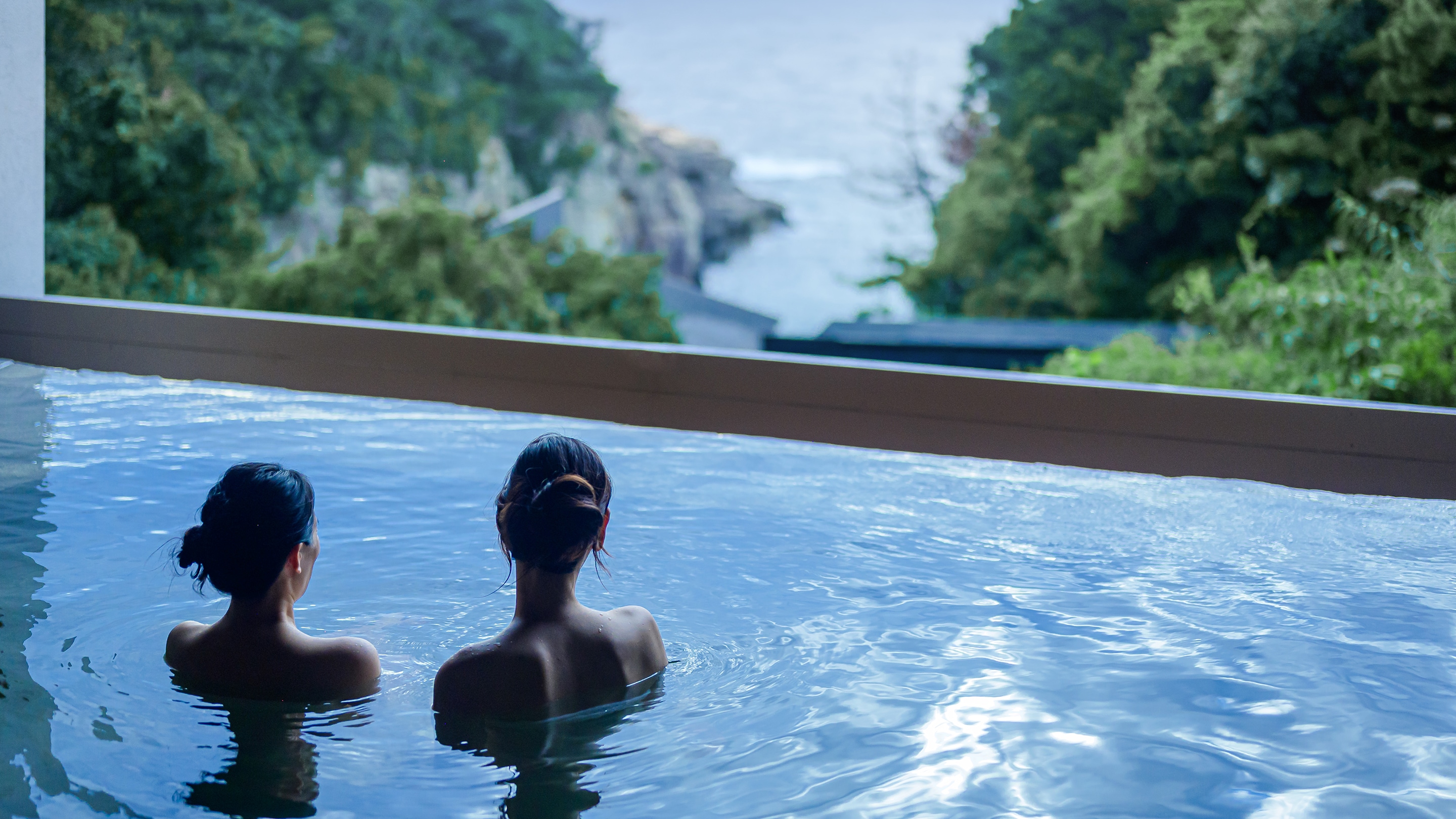 Infinity open-air bath (for women)