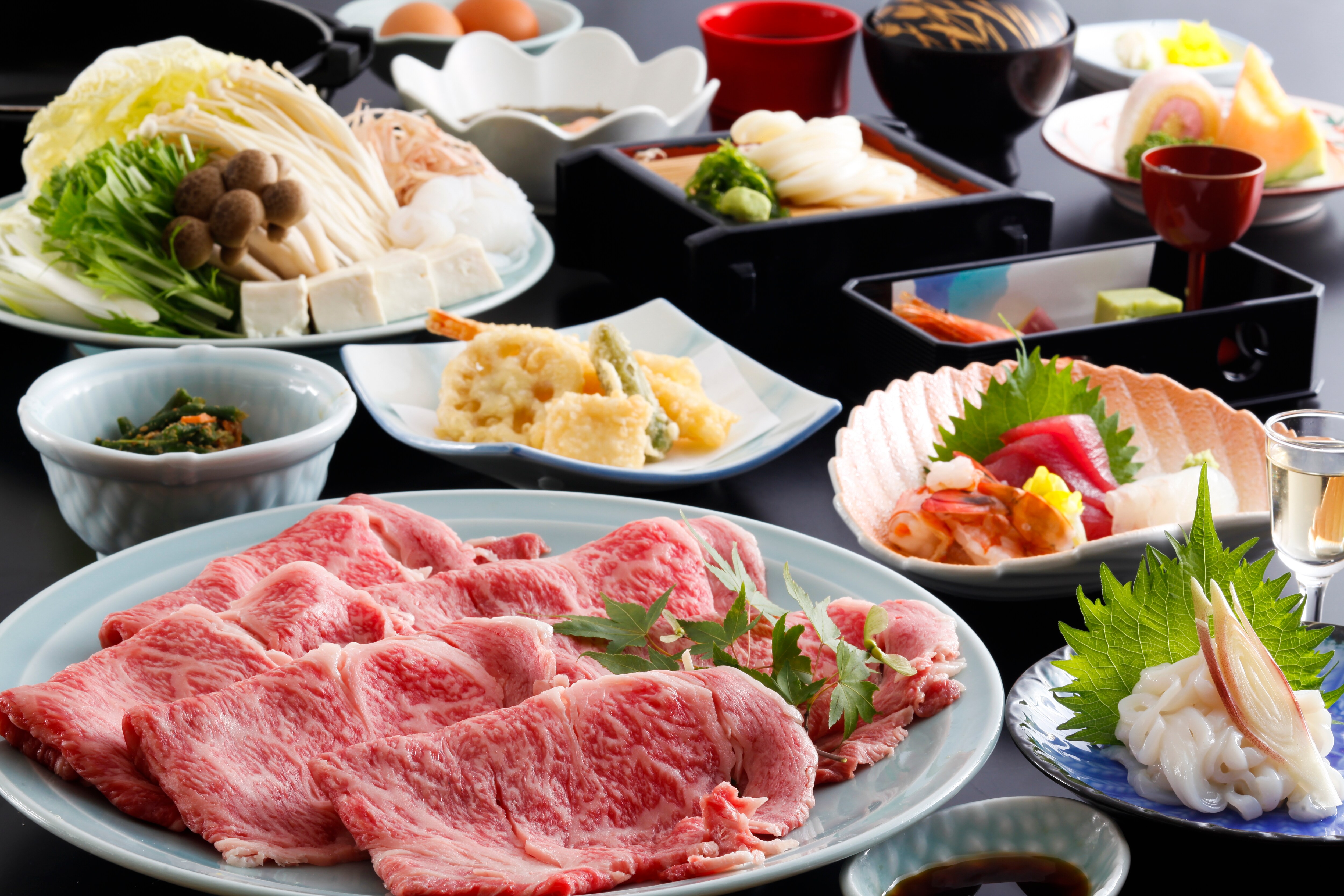 【自選懷石料理★松阪牛】盡情享用五花肉！您可以選擇壽喜燒或涮涮鍋！