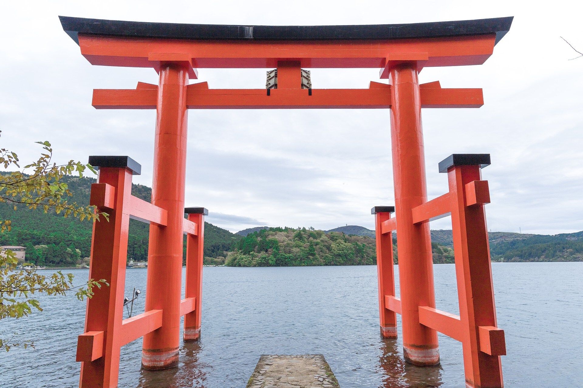 Hakone Shrine: Torii of Peace